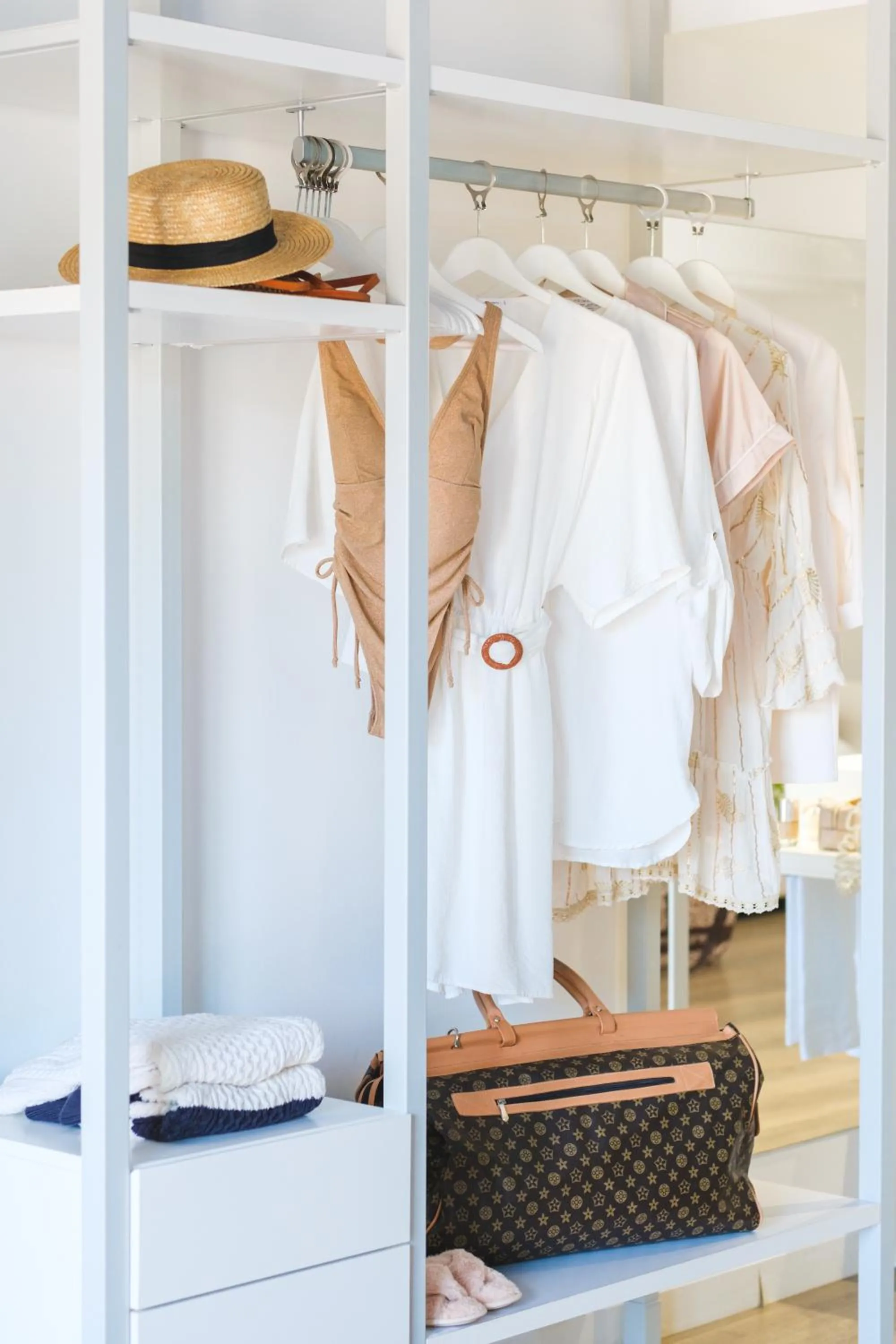 wardrobe in Welikehotel Triton Beach