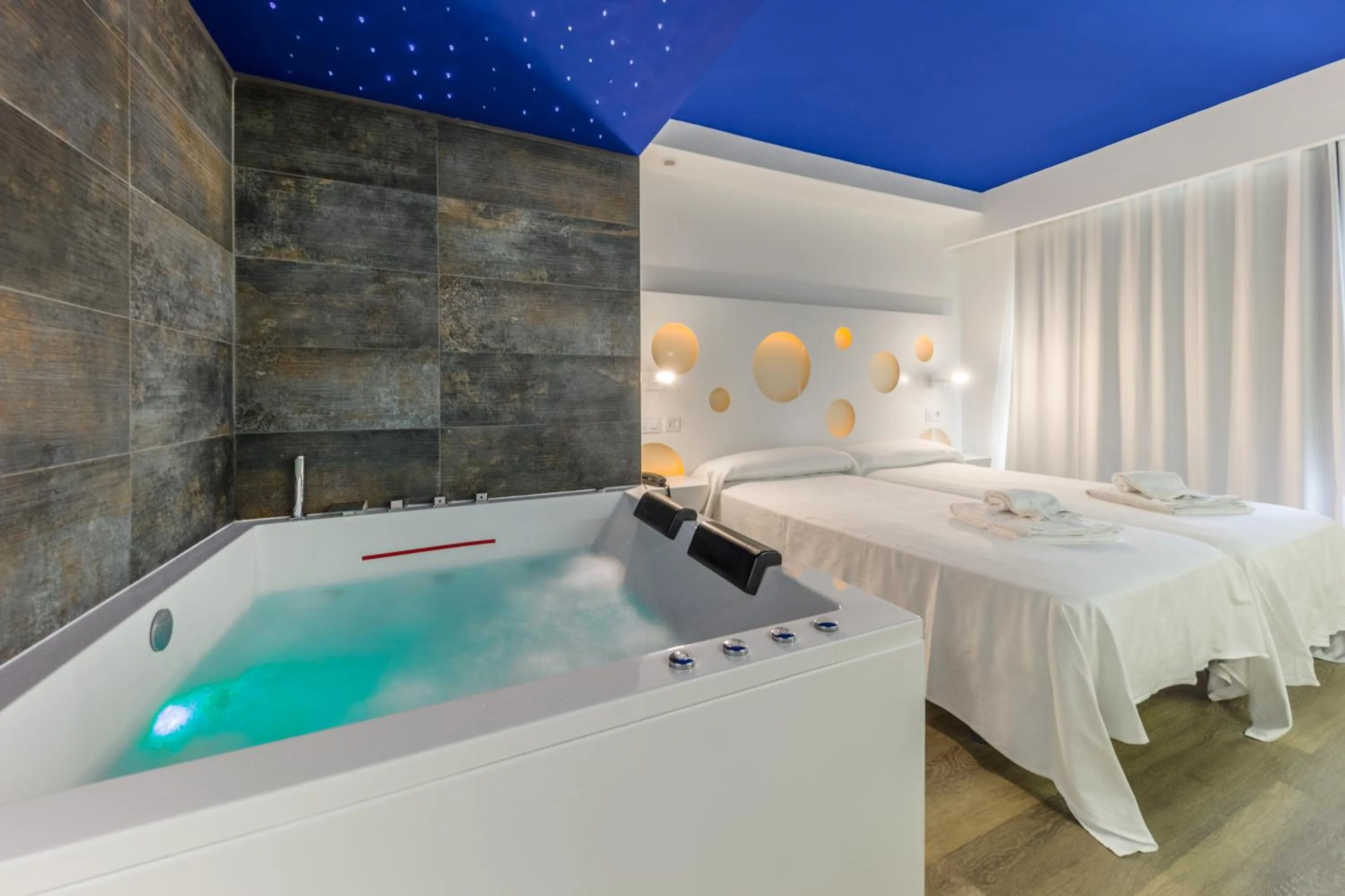 Bed in Welikehotel Triton Beach