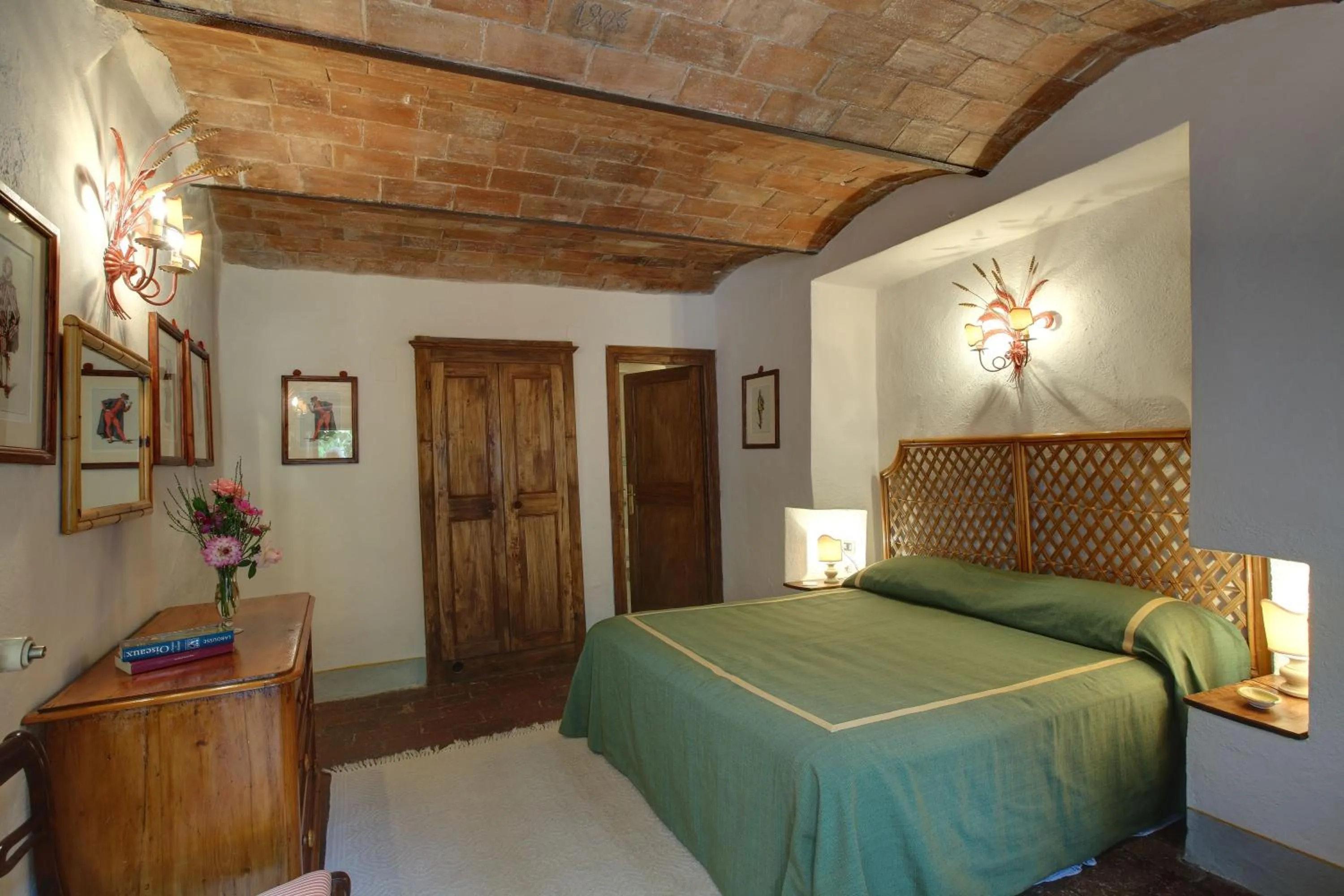 Photo of the whole room, Bed in Villa Le Barone