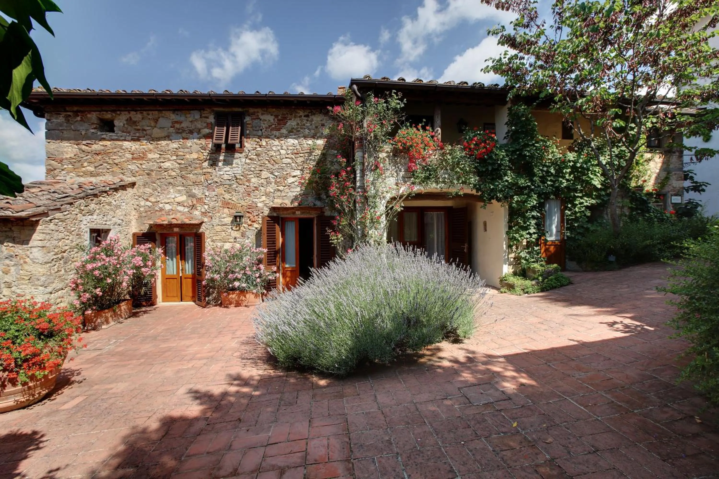 Property building in Villa Le Barone