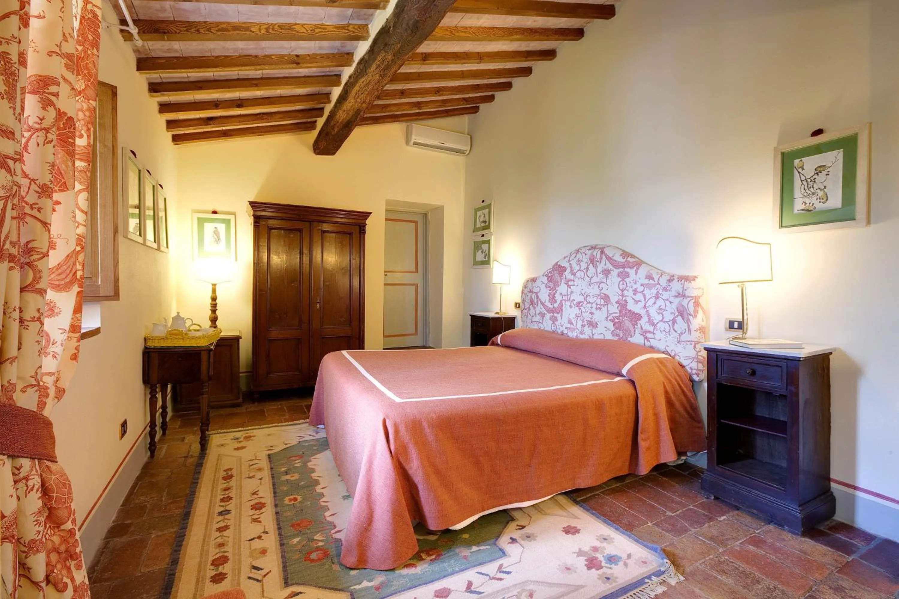 Bed in Villa Le Barone