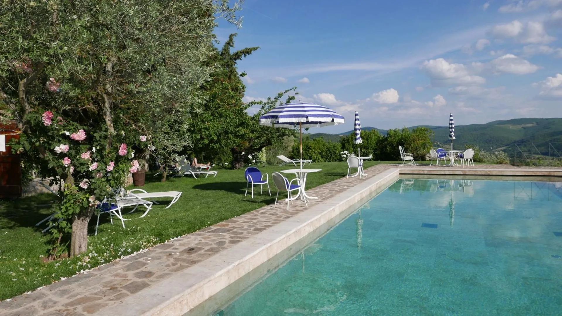 Swimming pool in Villa Le Barone
