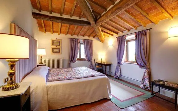 Bed in Villa Le Barone