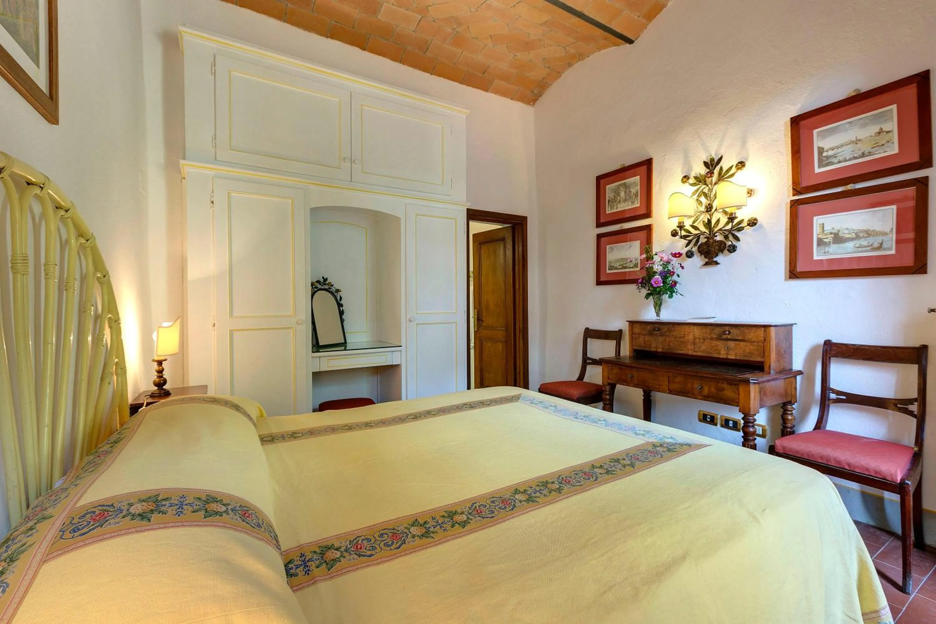 Photo of the whole room, Bed in Villa Le Barone
