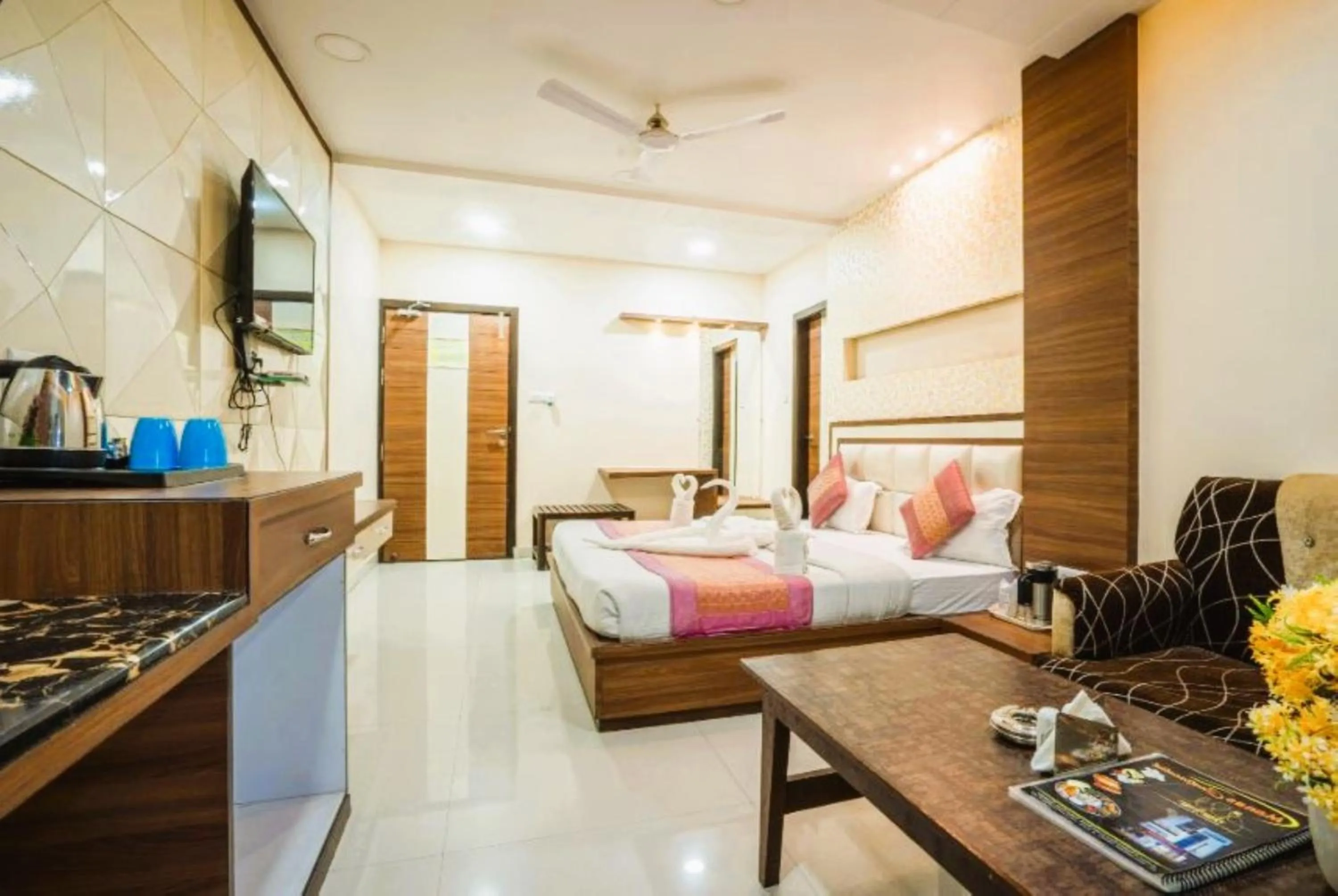 Bed in Hotel Manas Continental Gorakhpur