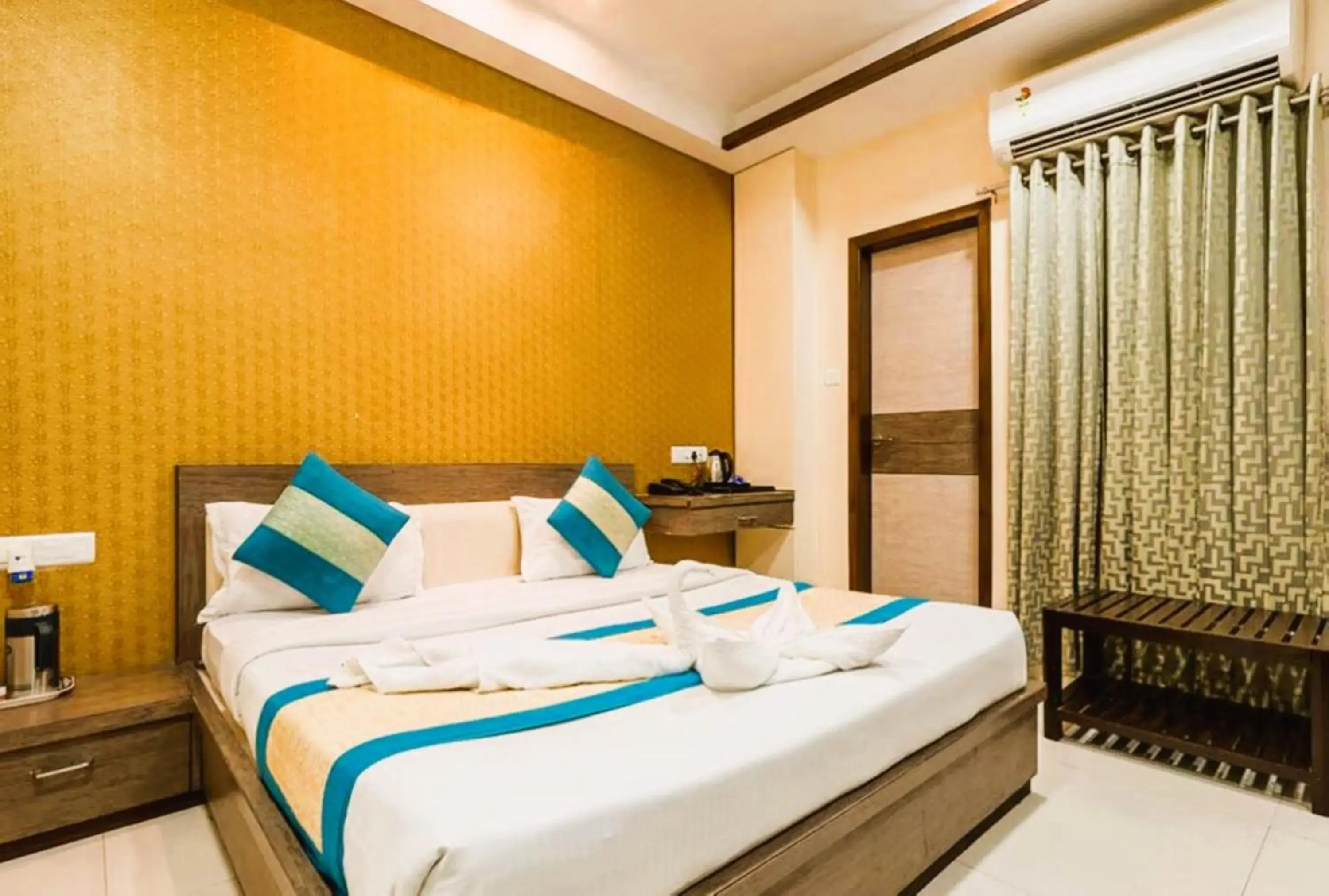 Deluxe King Room in Hotel Manas Continental Gorakhpur Deluxe King Room in Hotel Manas Continental Gorakhpur