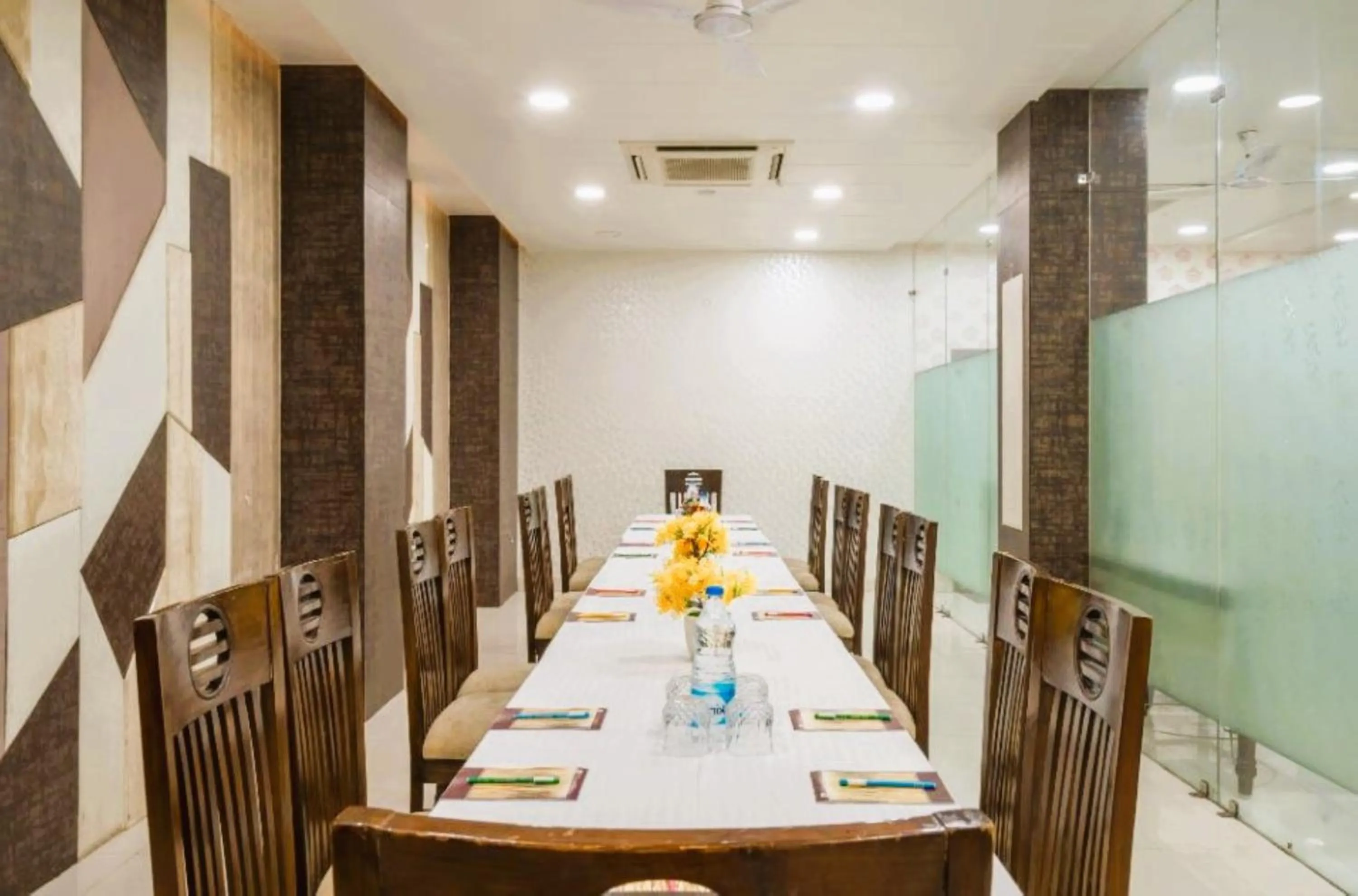 Meeting/conference room in Hotel Manas Continental Gorakhpur