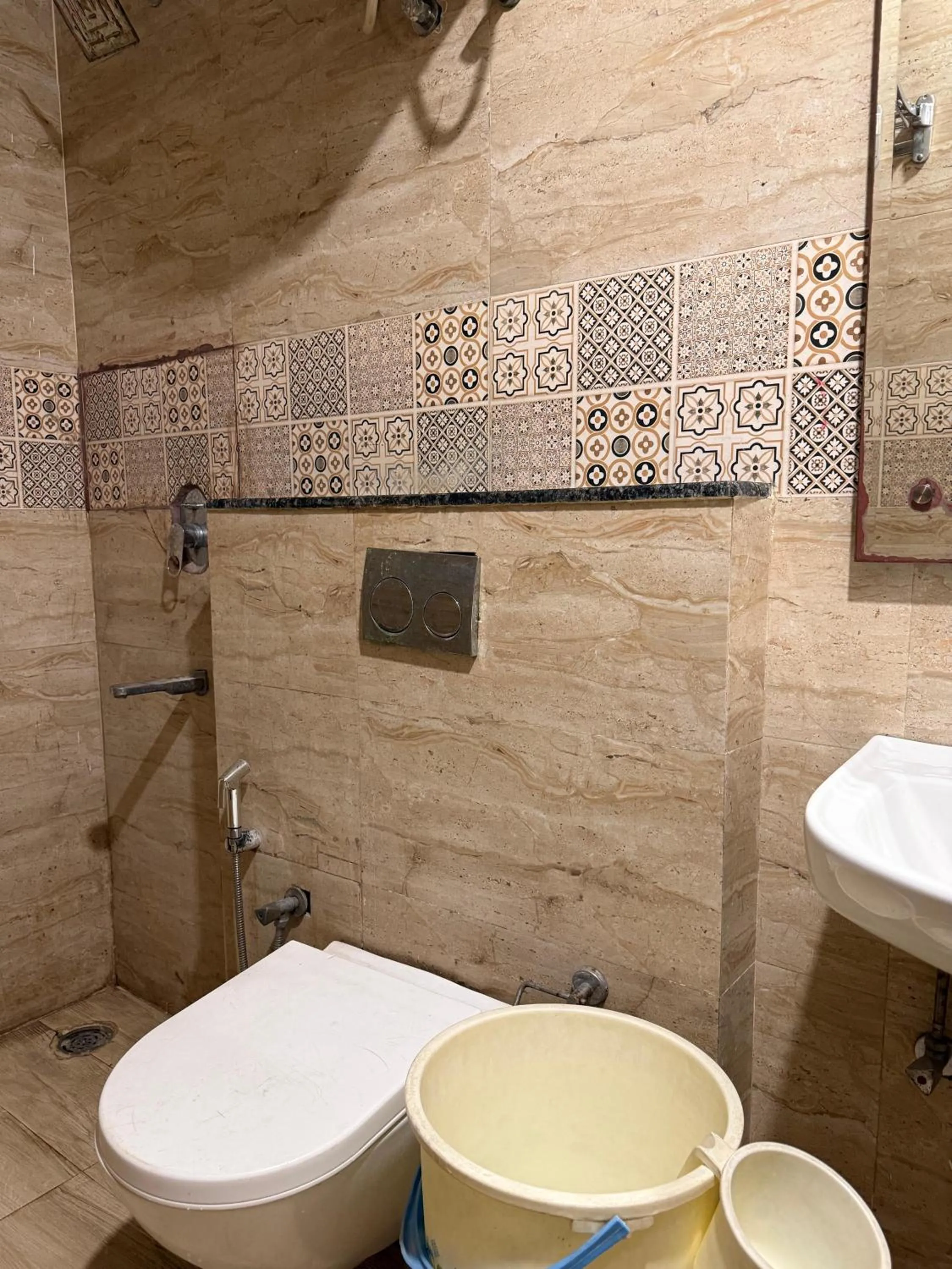 Toilet in Hotel Lycoris