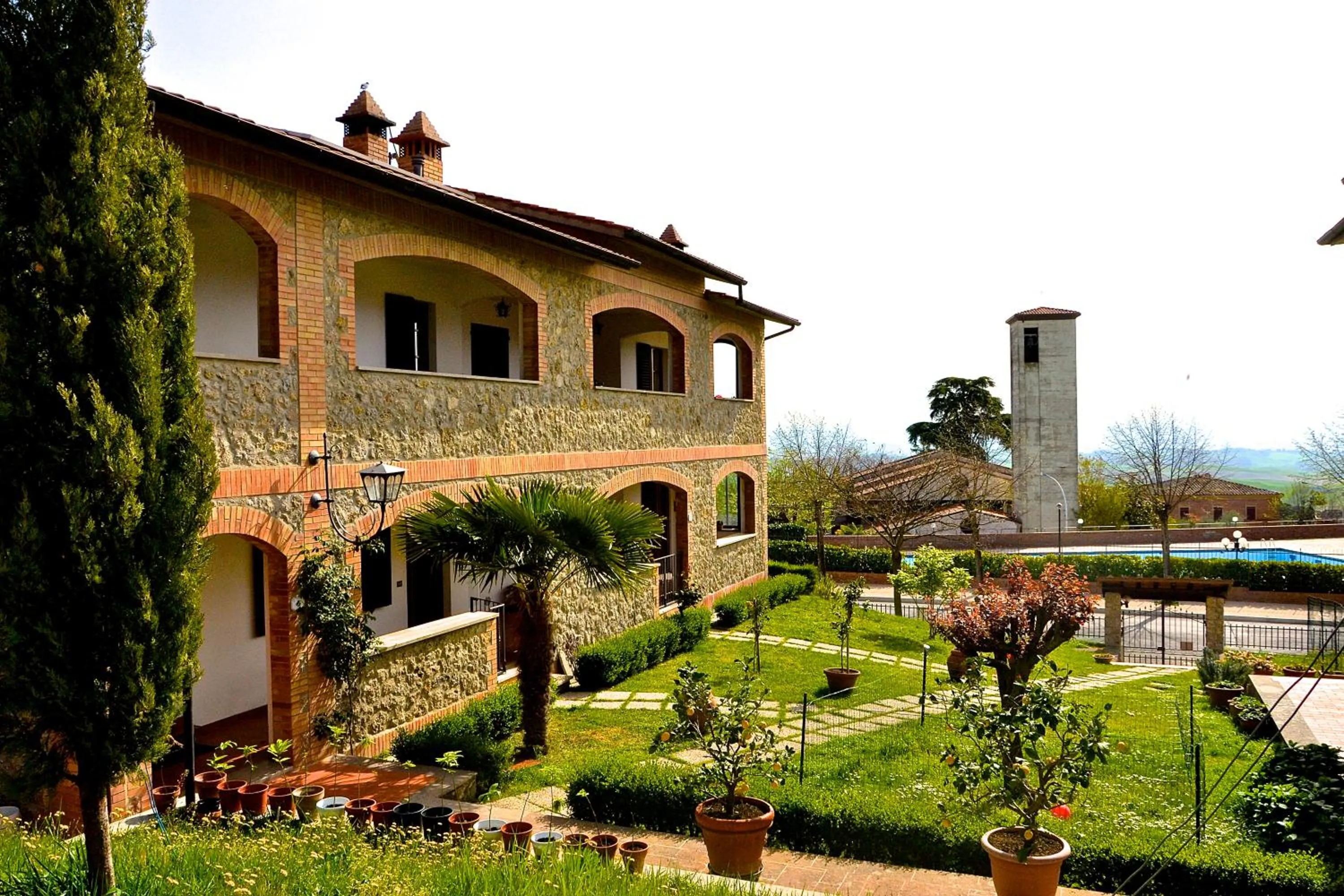 Property building in Albergo Di Murlo