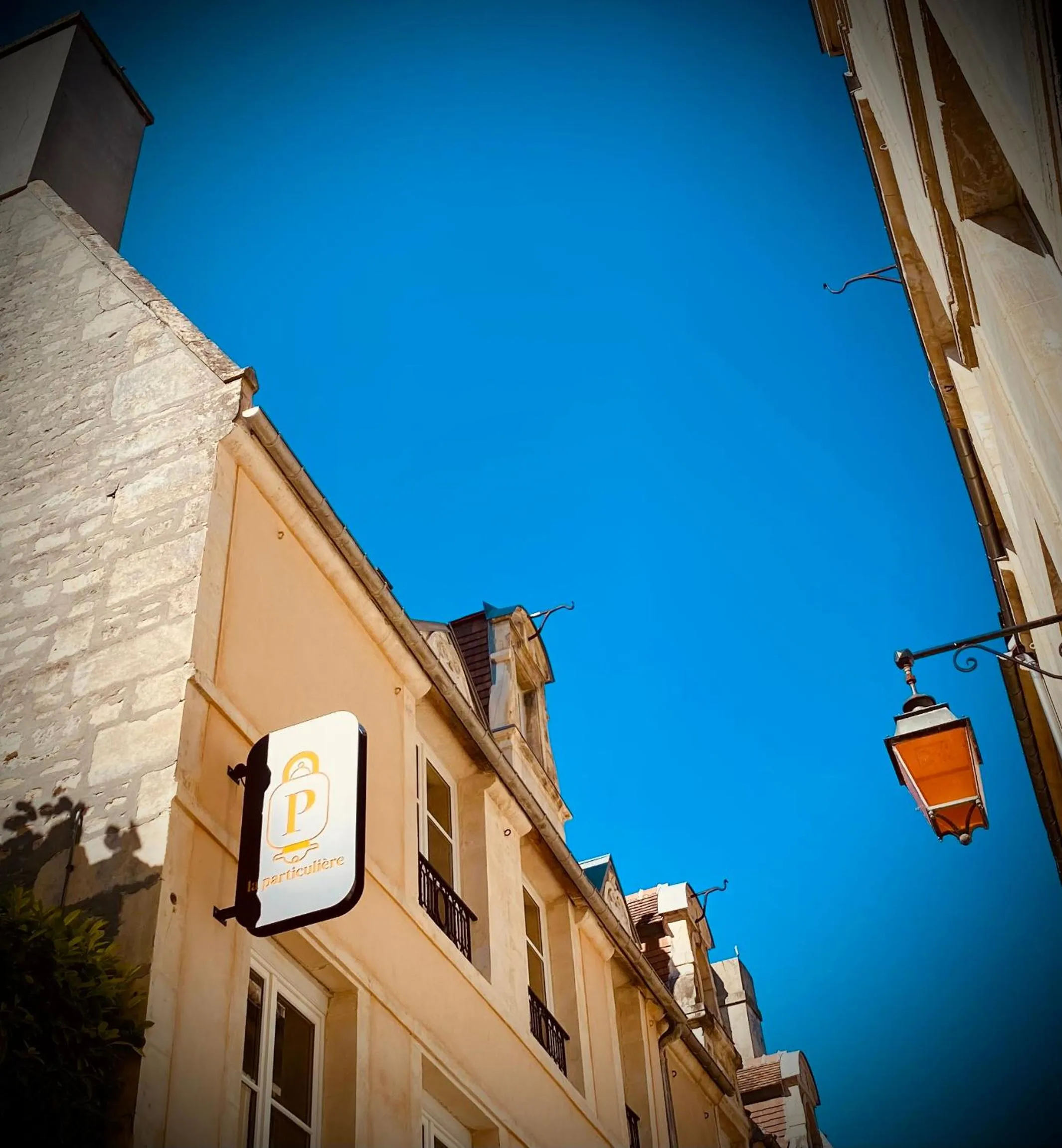 Property logo or sign in Hôtel La Particulière