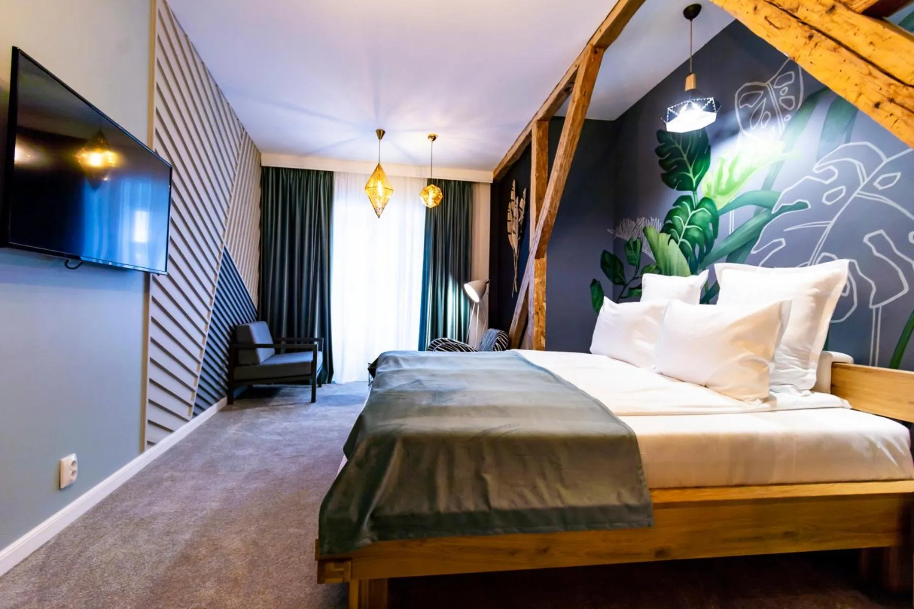 Photo of the whole room, Bed in Rabbit Hole