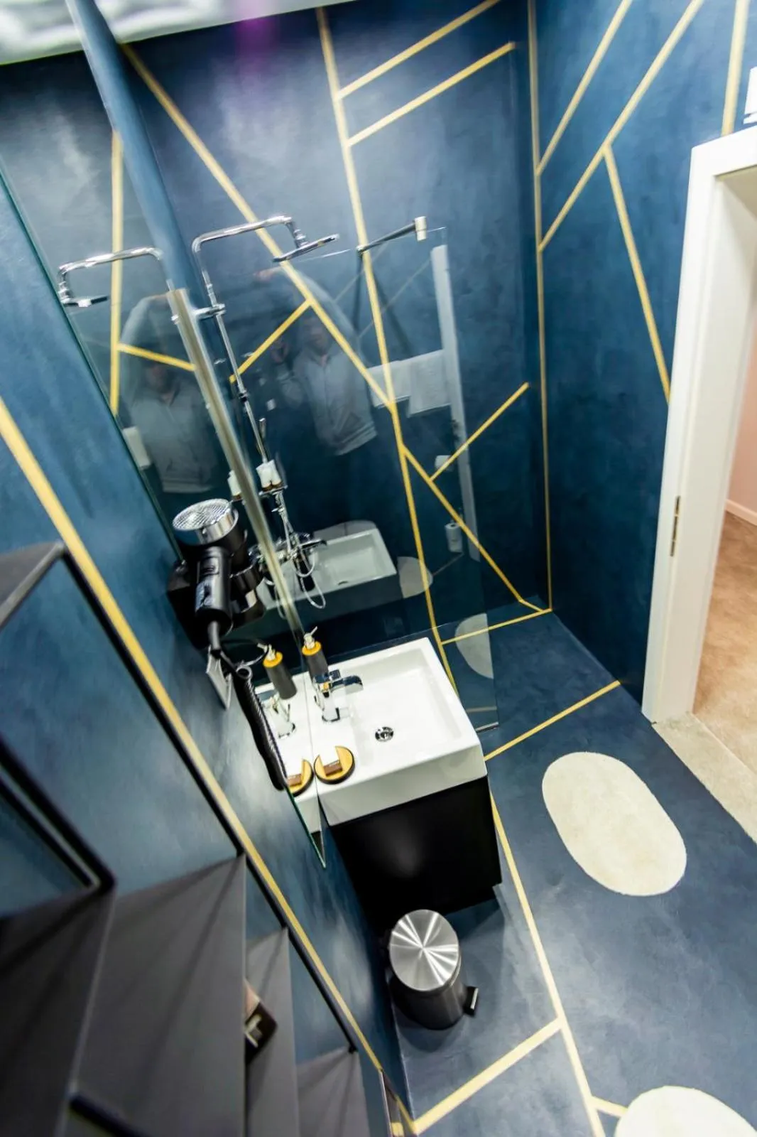 Bathroom in Rabbit Hole