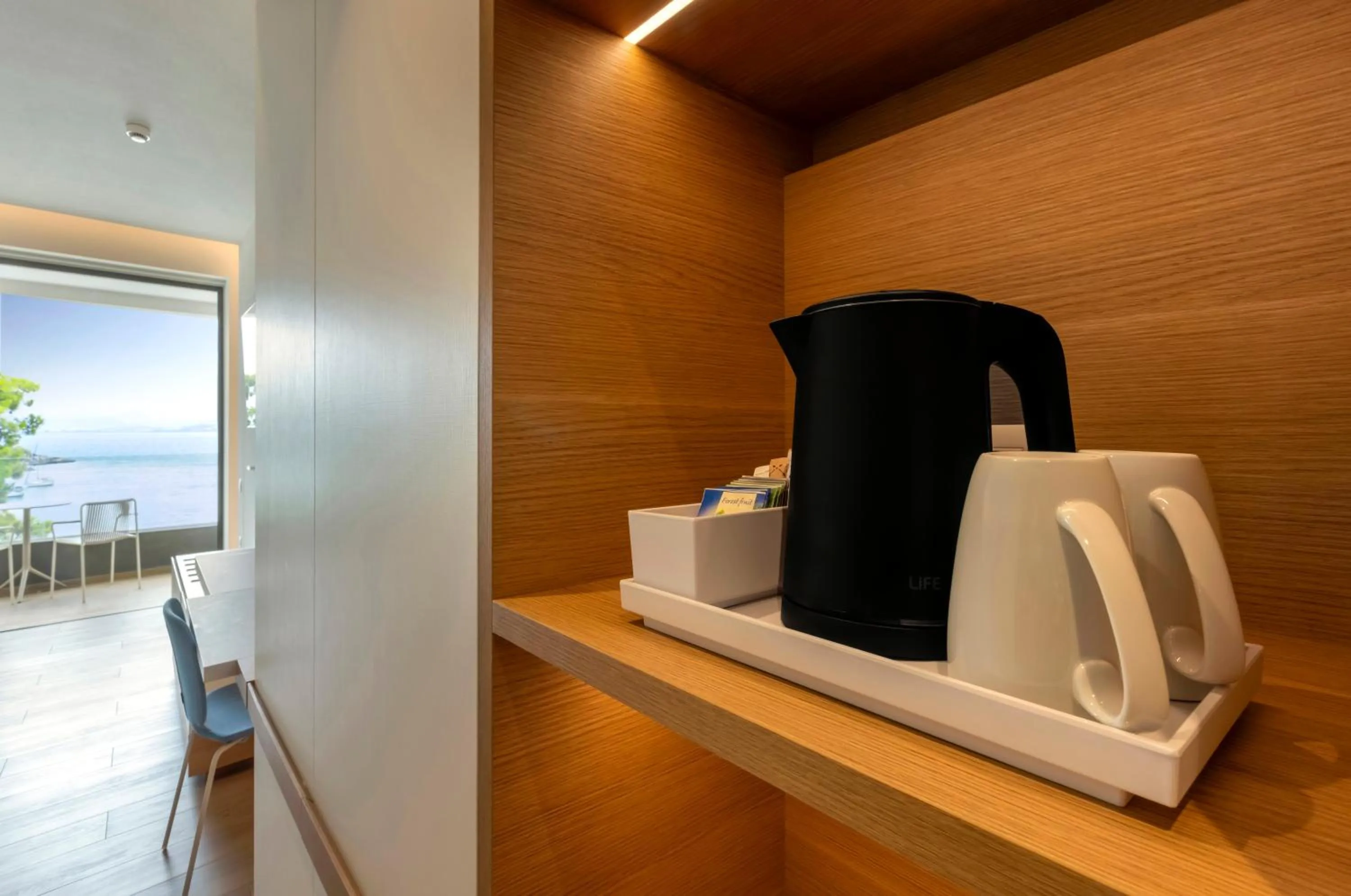 Coffee/tea facilities in Mirage Chalkida City Resort