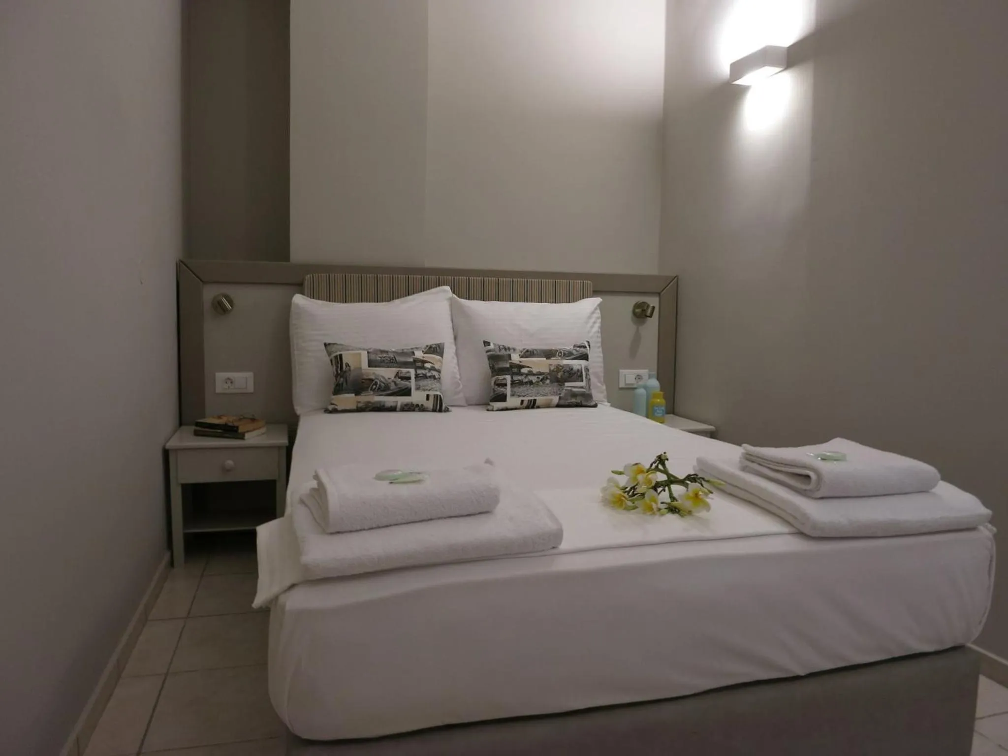 Photo of the whole room, Bed in Pantheon Aparthotel