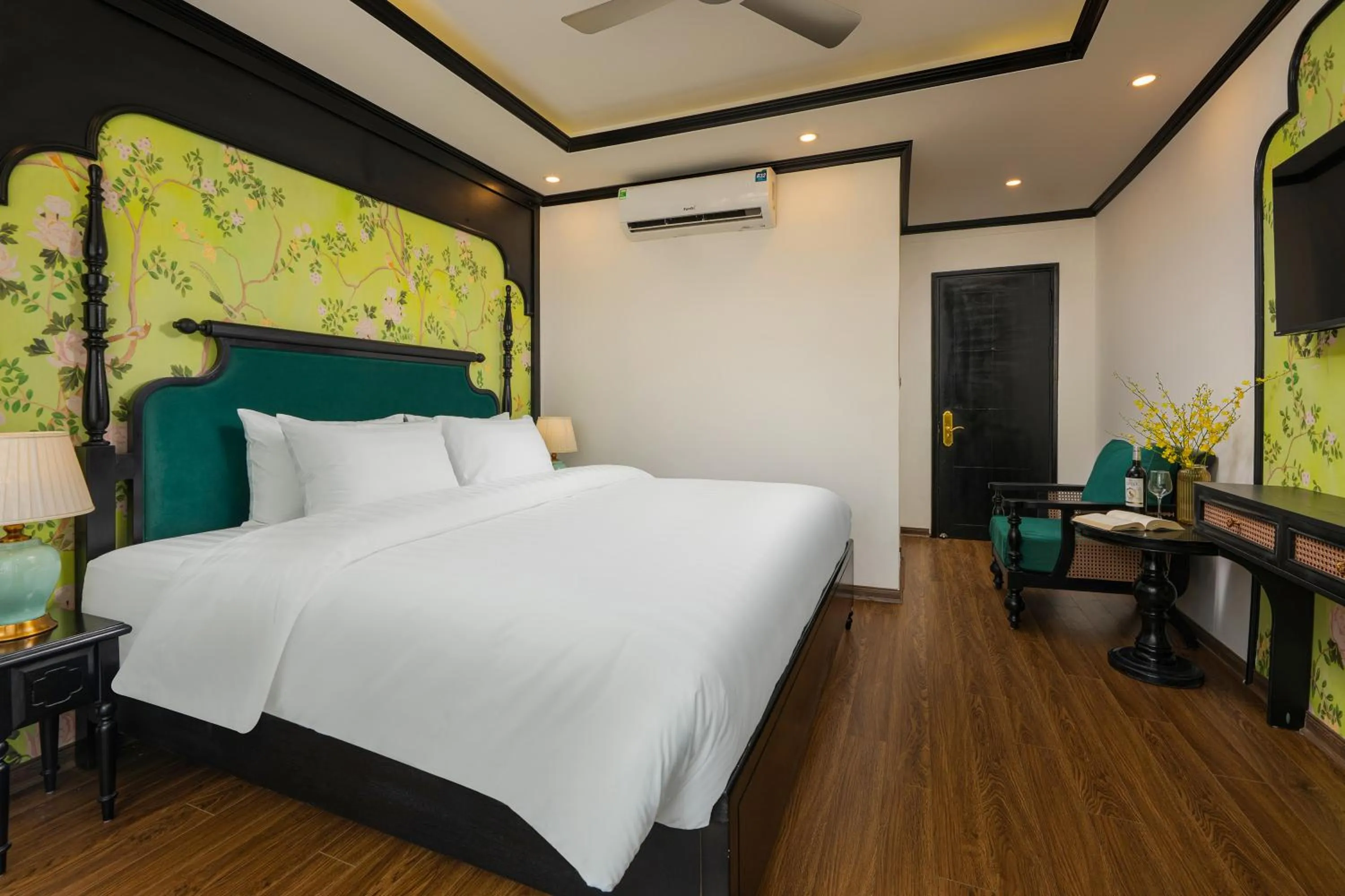 Bedroom, Bed in Hanoi Jasmine Premium Hotel & Travel