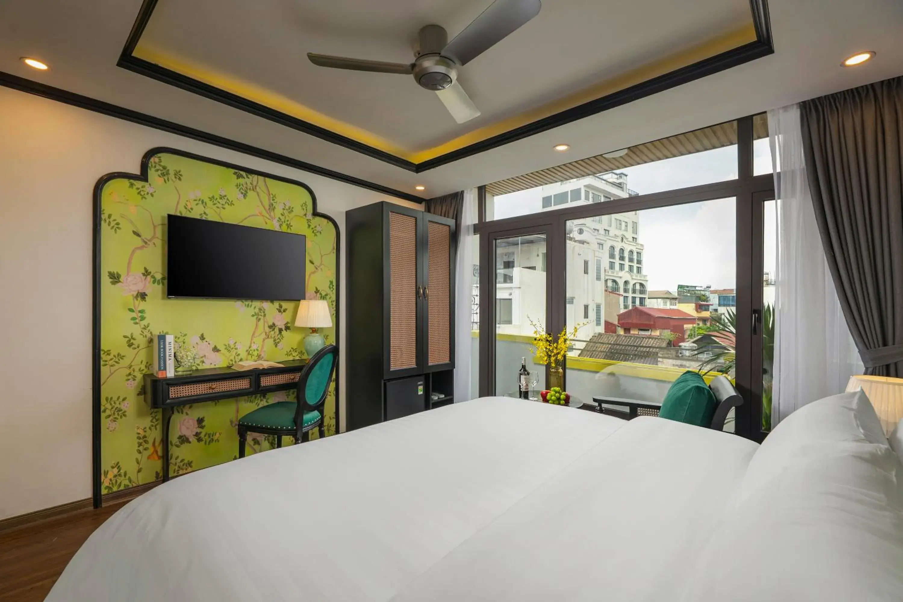 Junior Suite with Balcony in Hanoi Jasmine Premium Hotel & Travel Junior Suite with Balcony in Hanoi Jasmine Premium Hotel & Travel
