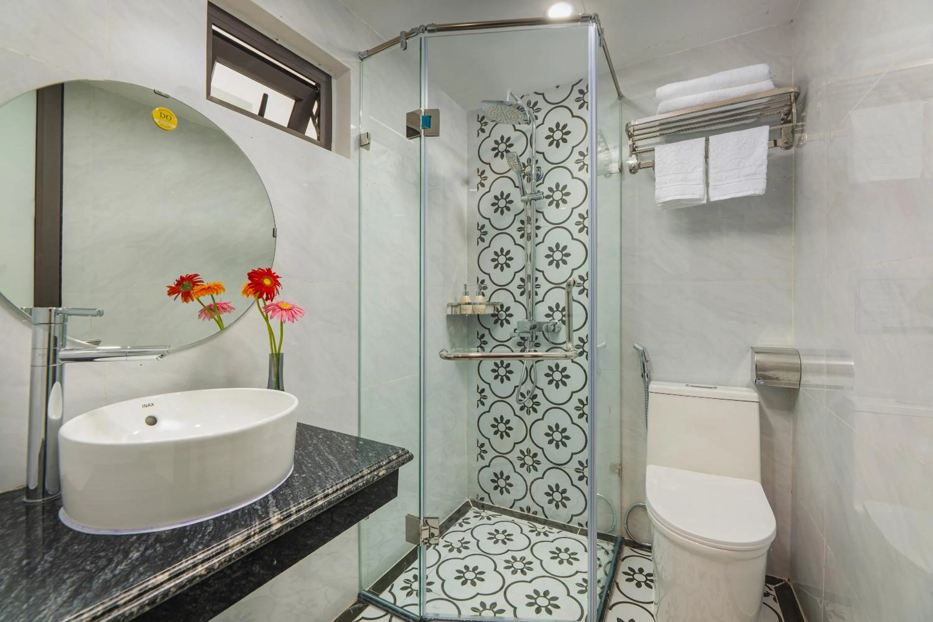 Shower in Hanoi Jasmine Premium Hotel & Travel