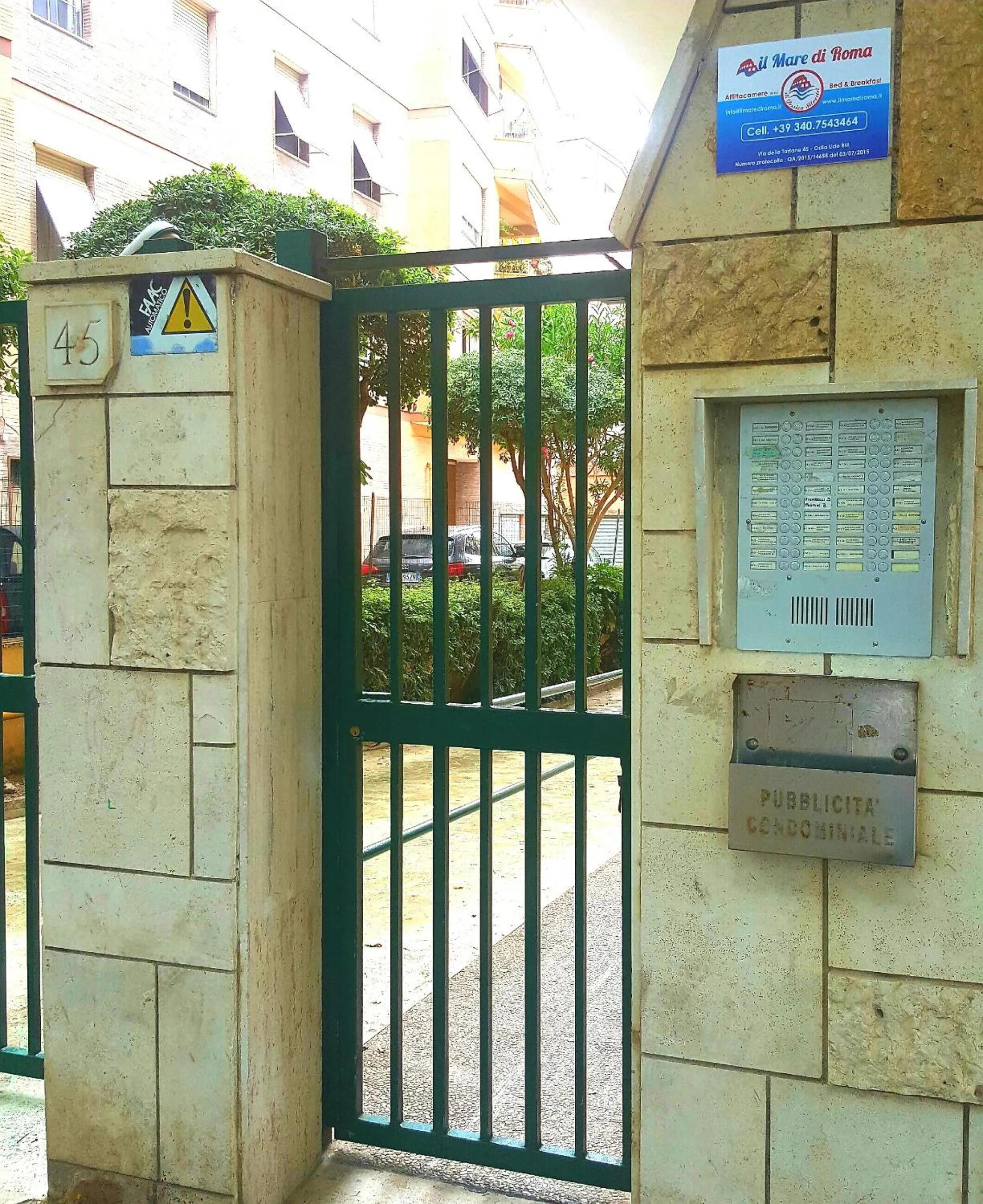 Property building in Il Mare Di Roma