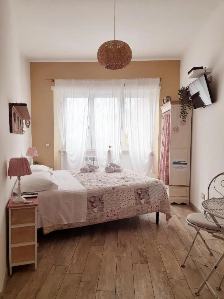 Bedroom, Bed in Il Mare Di Roma