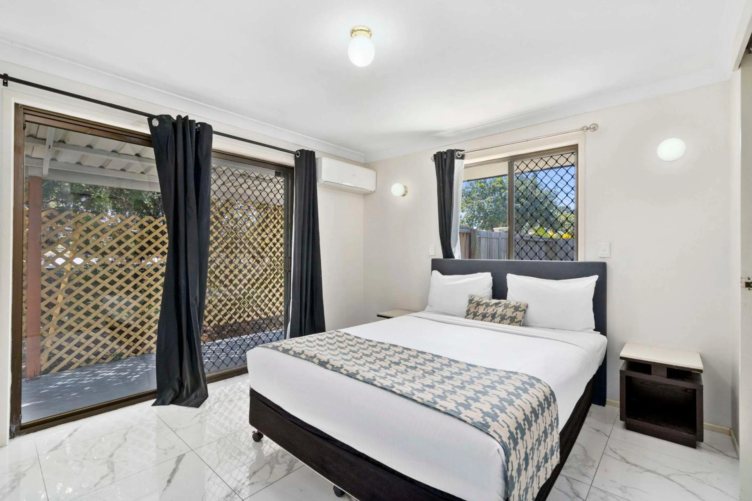 Bedroom, Bed in Econo Lodge Waterford