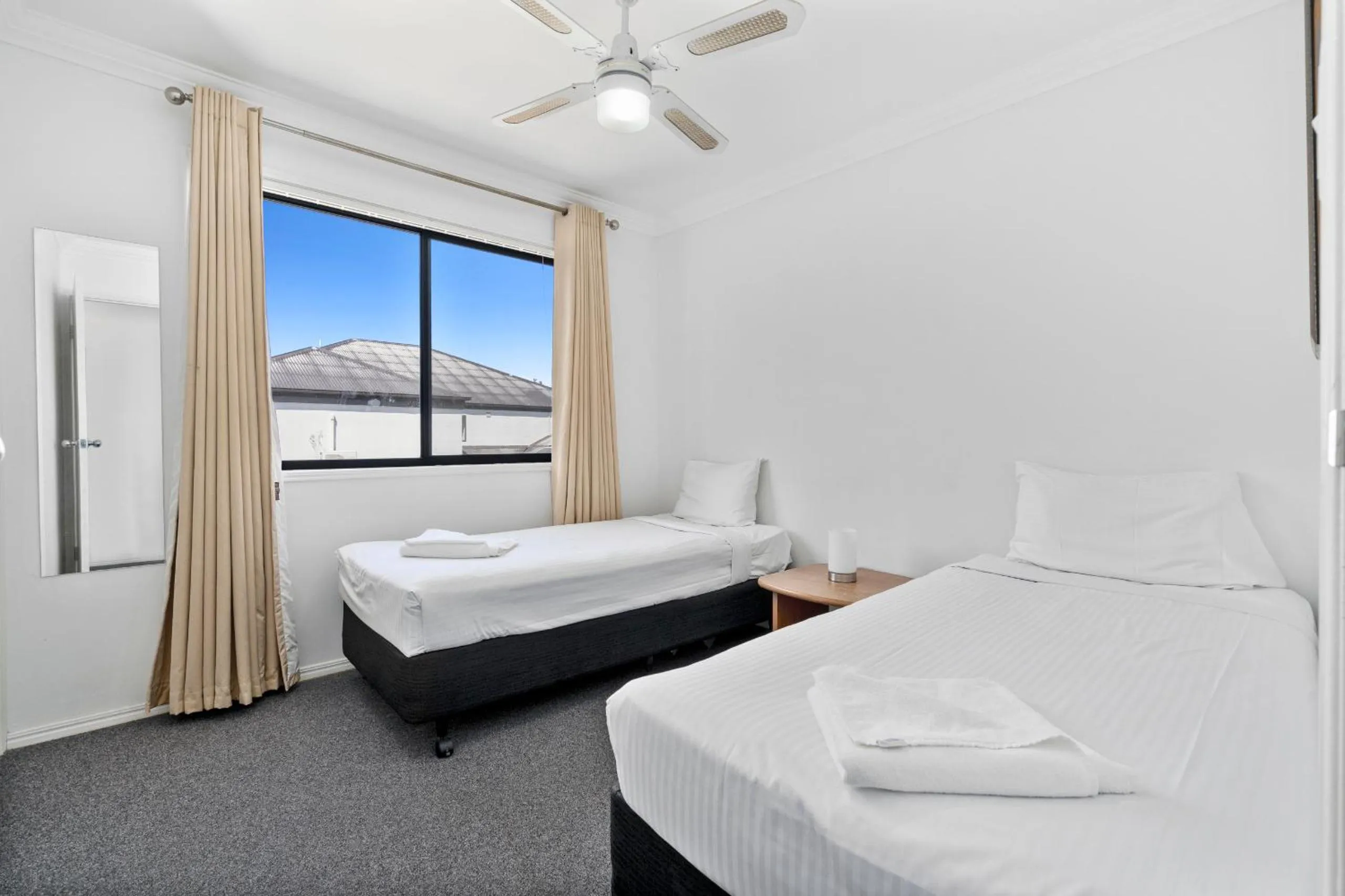 Bedroom, Bed in Econo Lodge Waterford