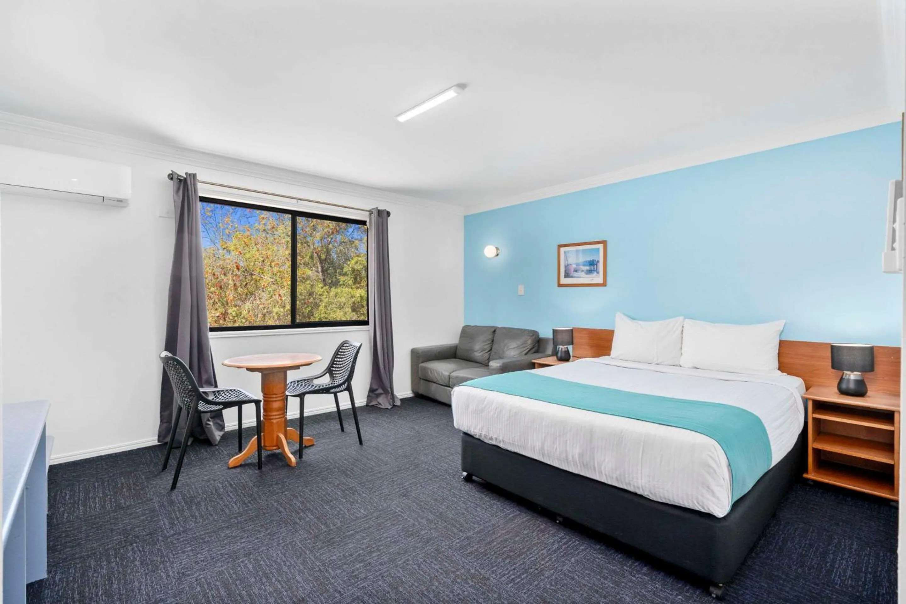 Bedroom, Bed in Econo Lodge Waterford