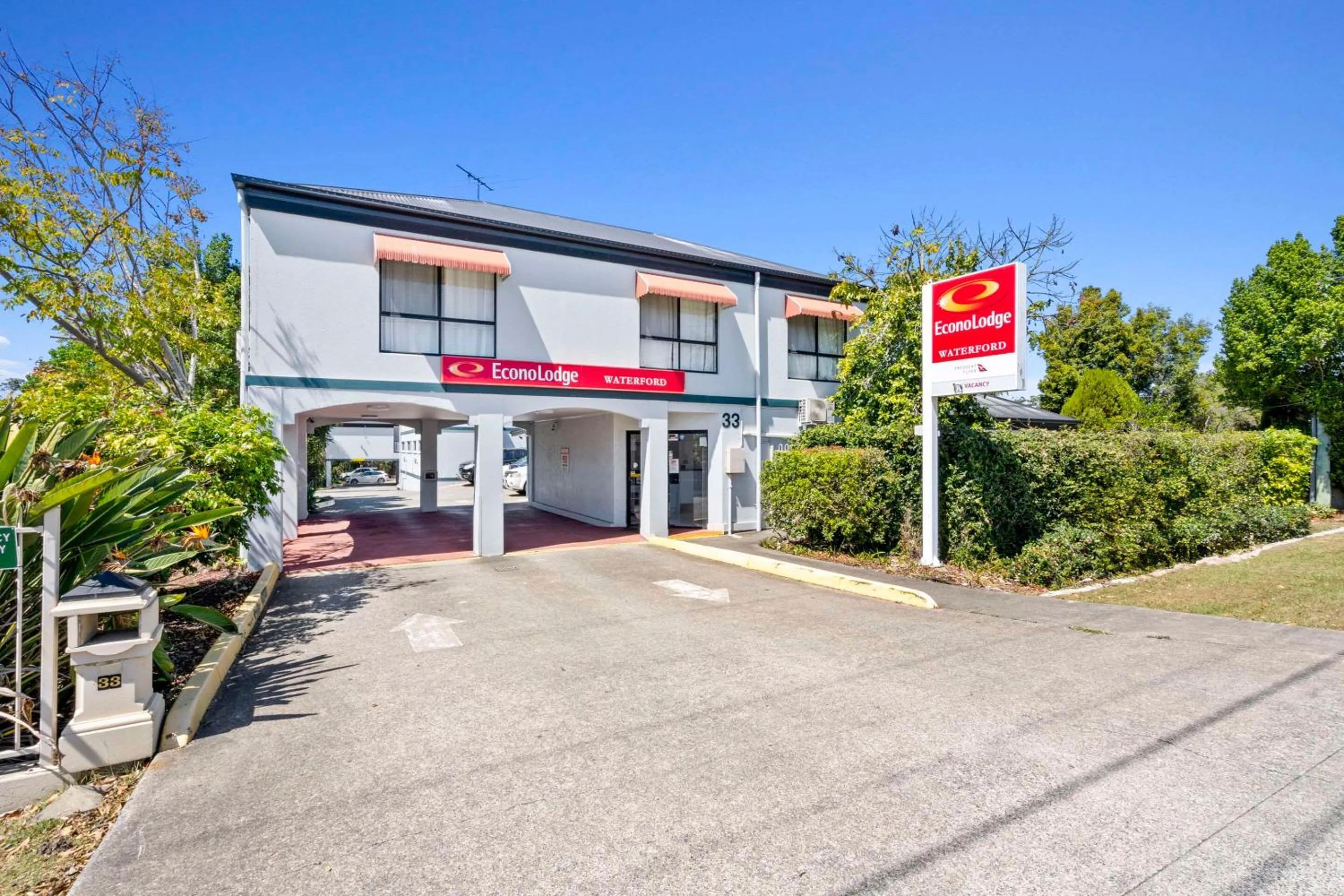 Property building in Econo Lodge Waterford