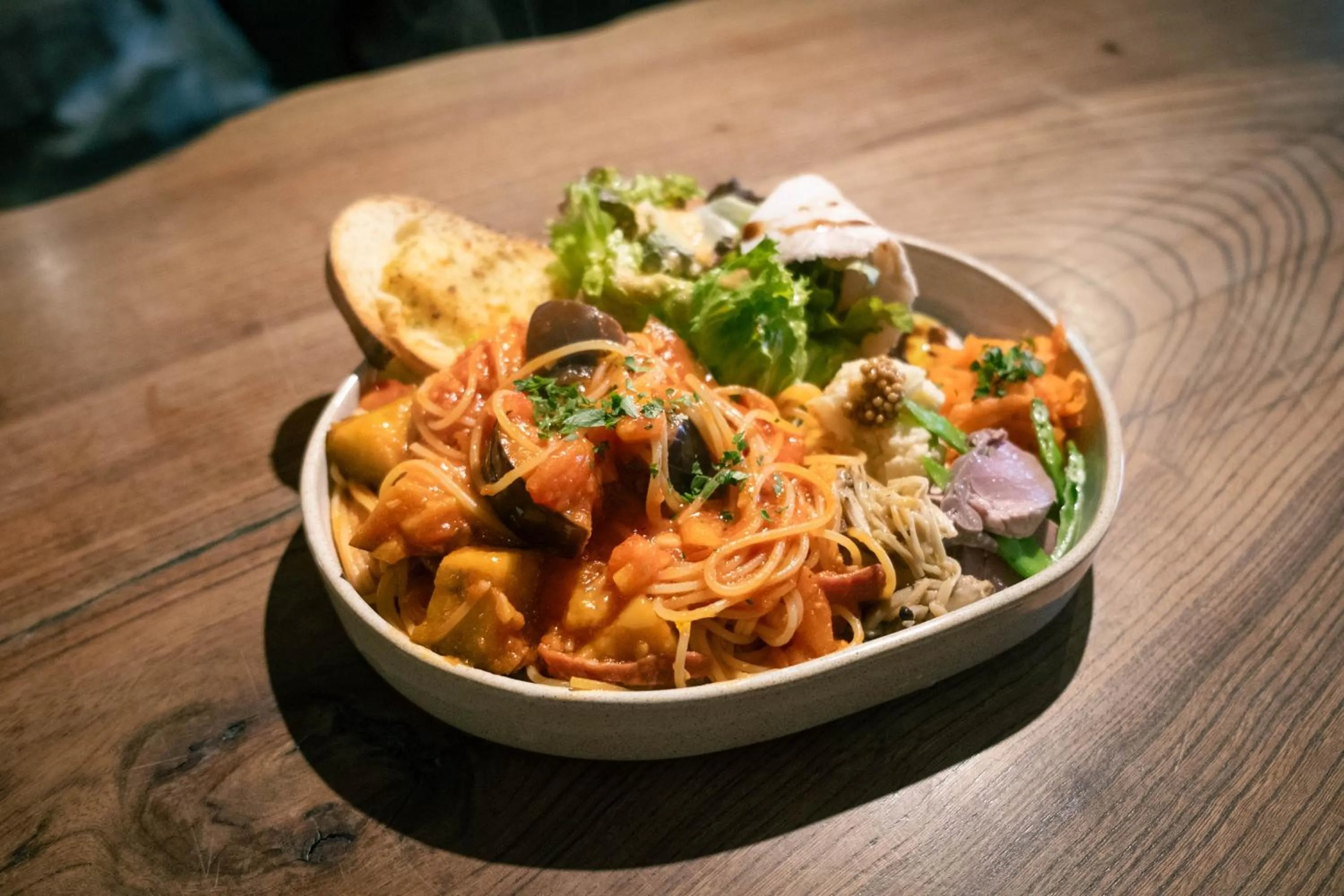 Restaurant/places to eat in Worldtreck Dinner & Guesthouse Pise