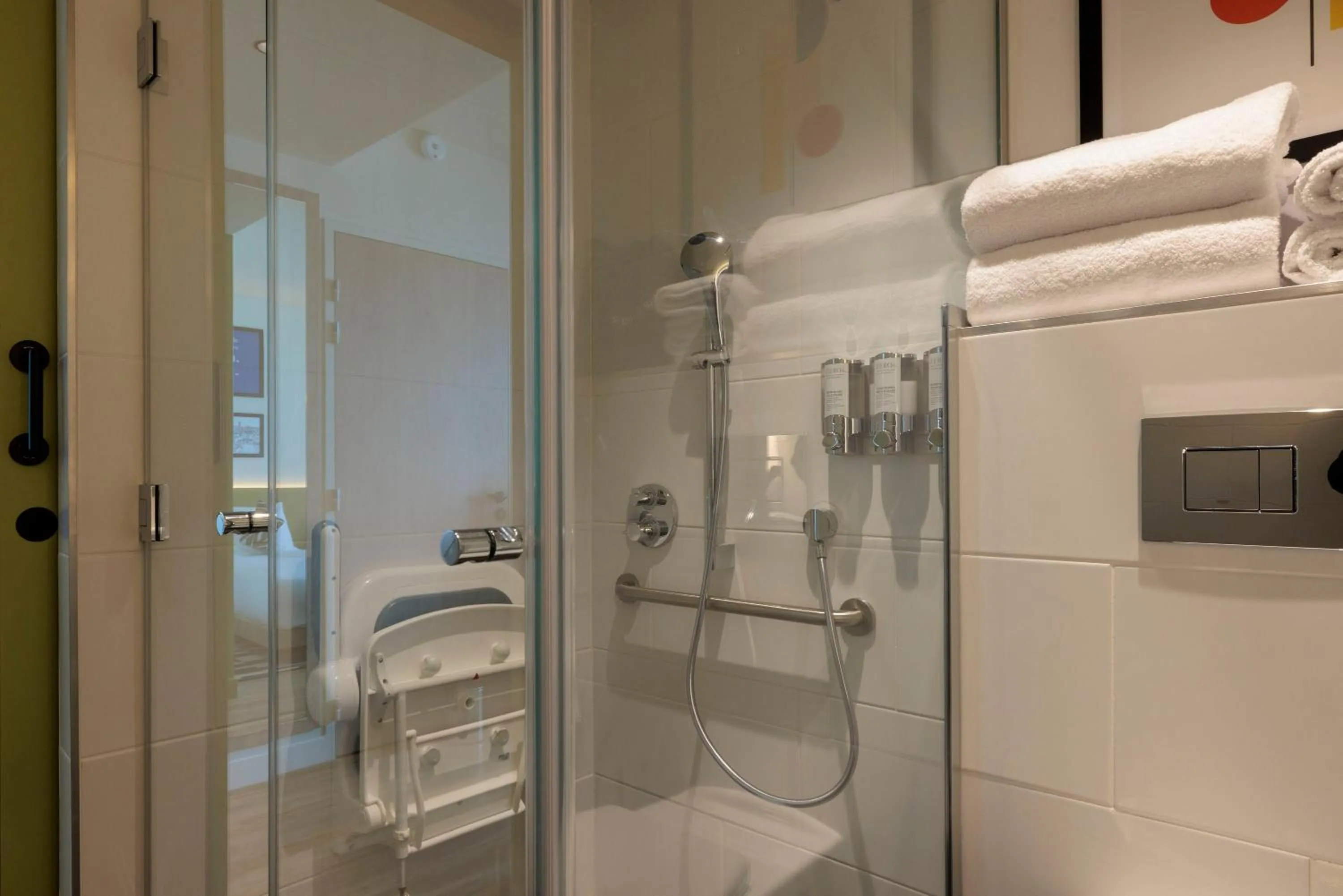 Shower in Hampton By Hilton Lyon Airport