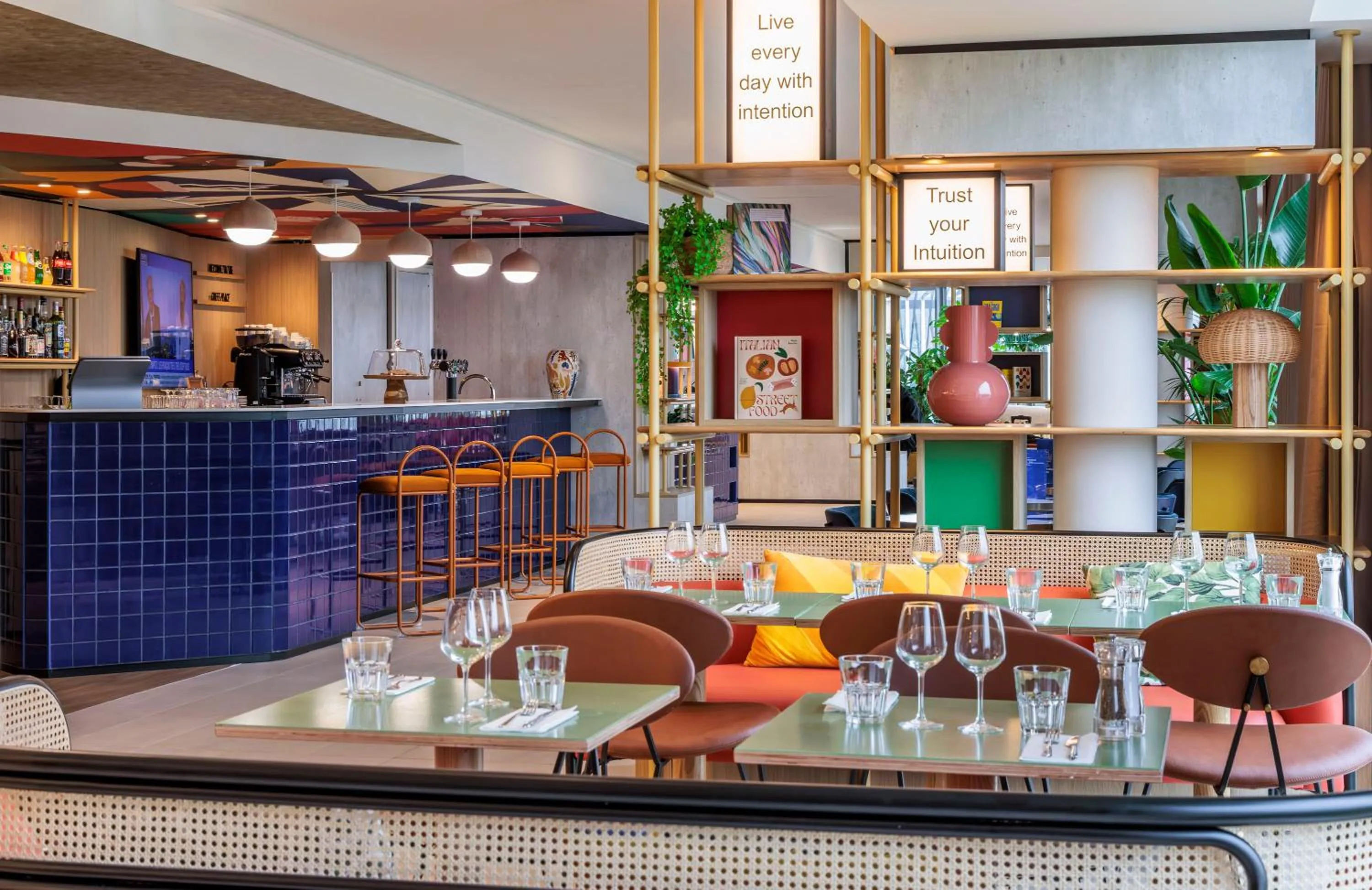 Restaurant/places to eat in Hampton By Hilton Lyon Airport