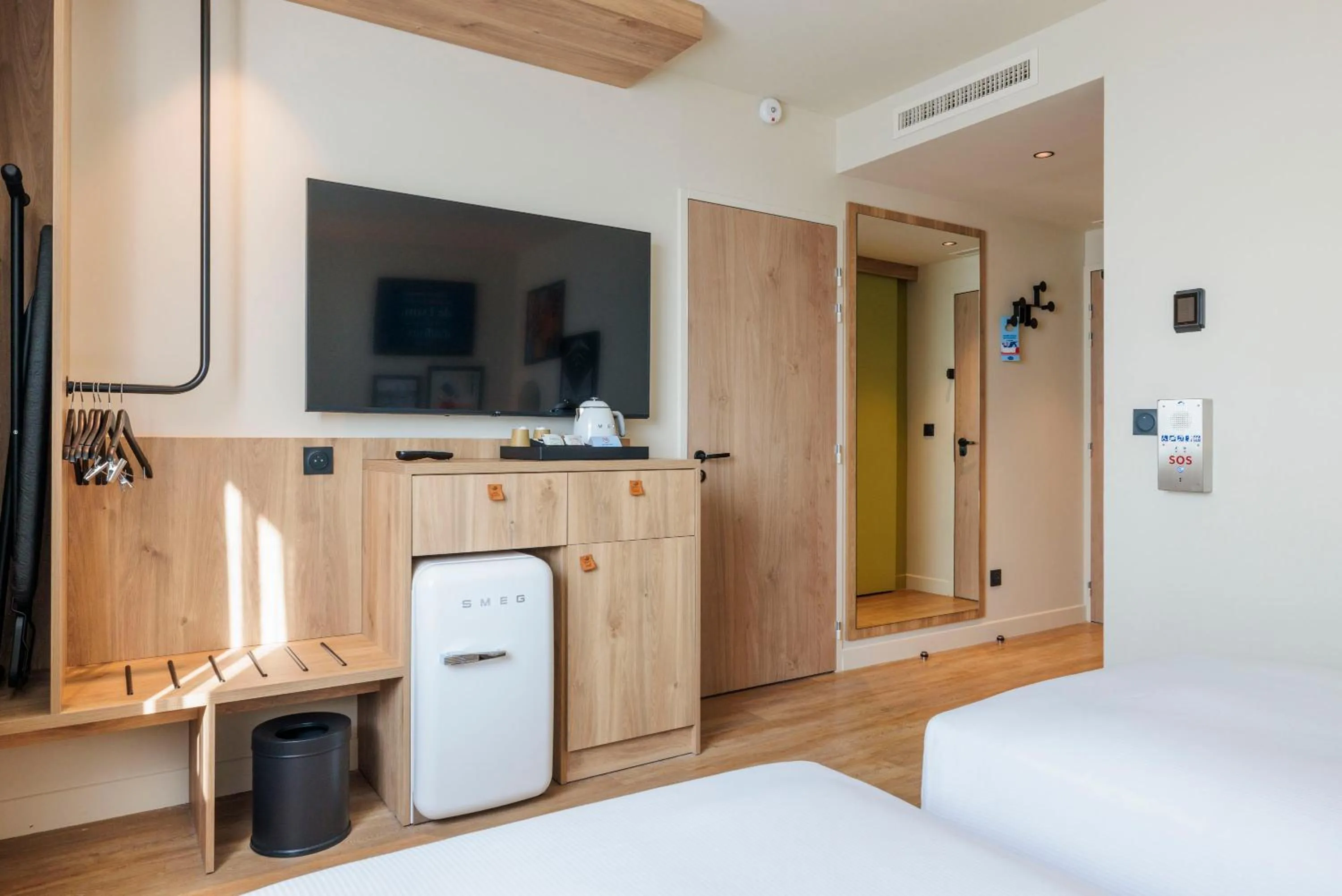 Bed in Hampton By Hilton Lyon Airport