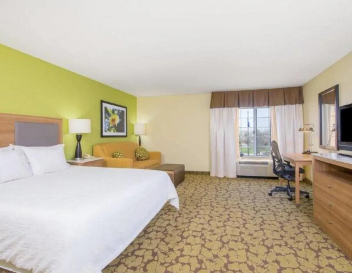 Bed in Hilton Garden Inn Wichita Airport