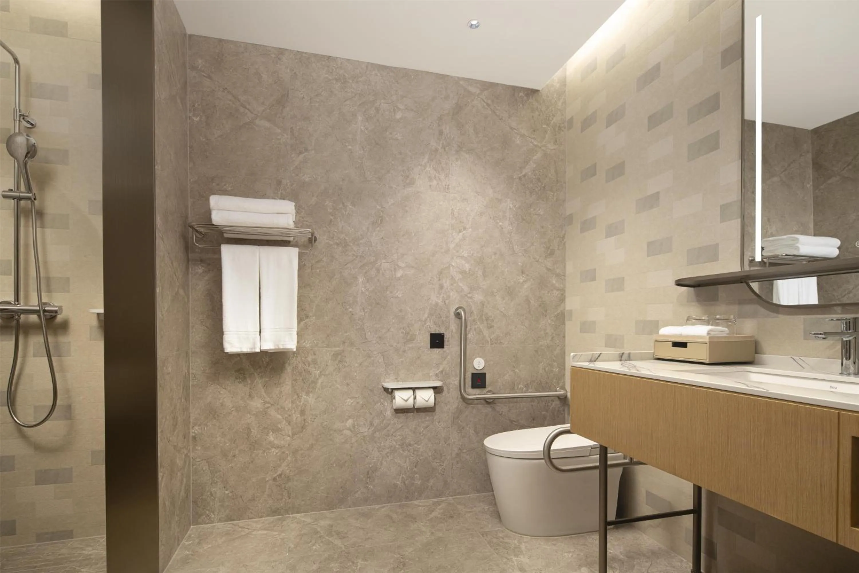 Bathroom in Hilton Garden Inn Linyi Shangcheng