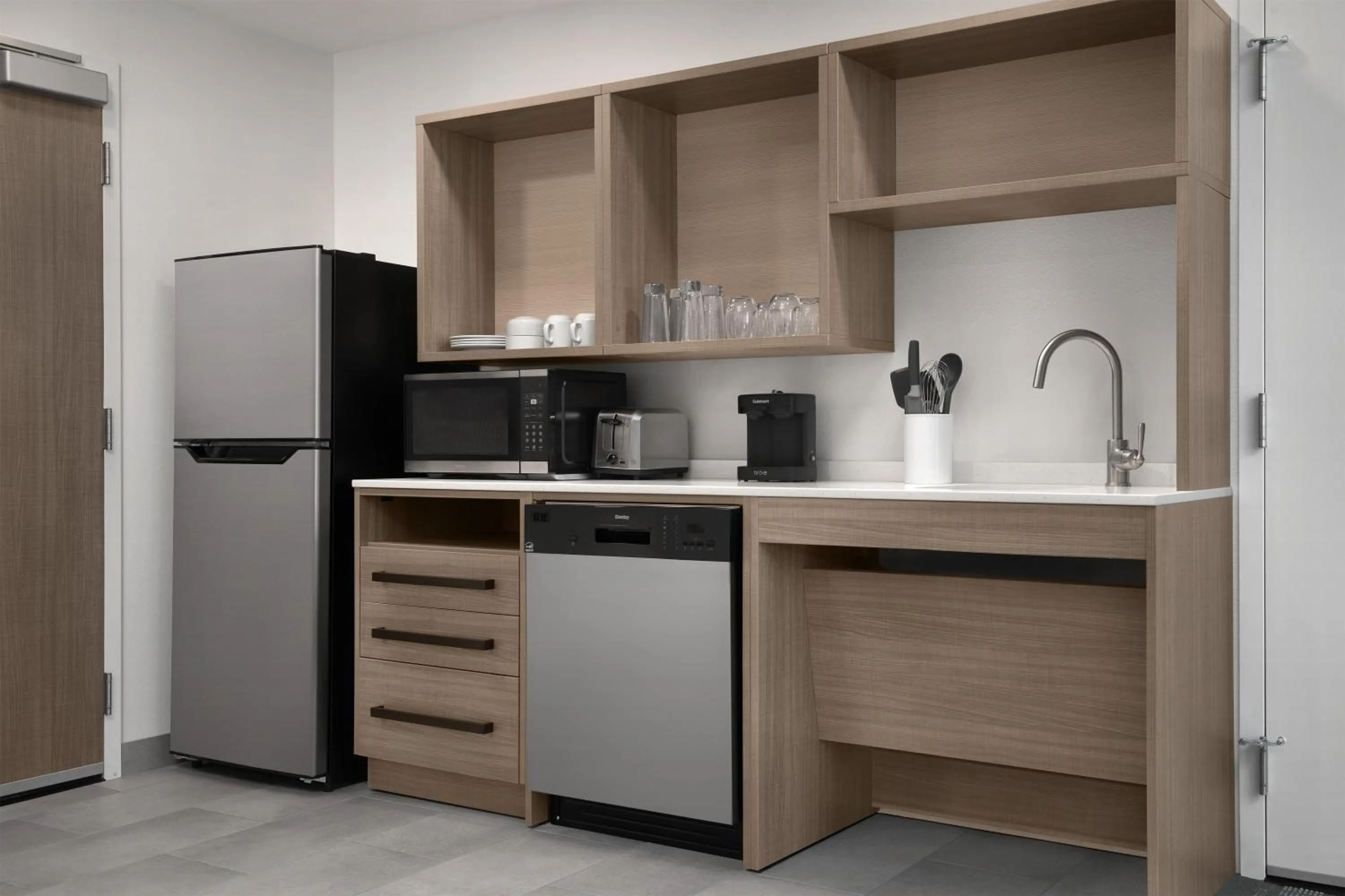 Kitchen or kitchenette in Home2 Suites By Hilton Syracuse Liverpool Airport Area