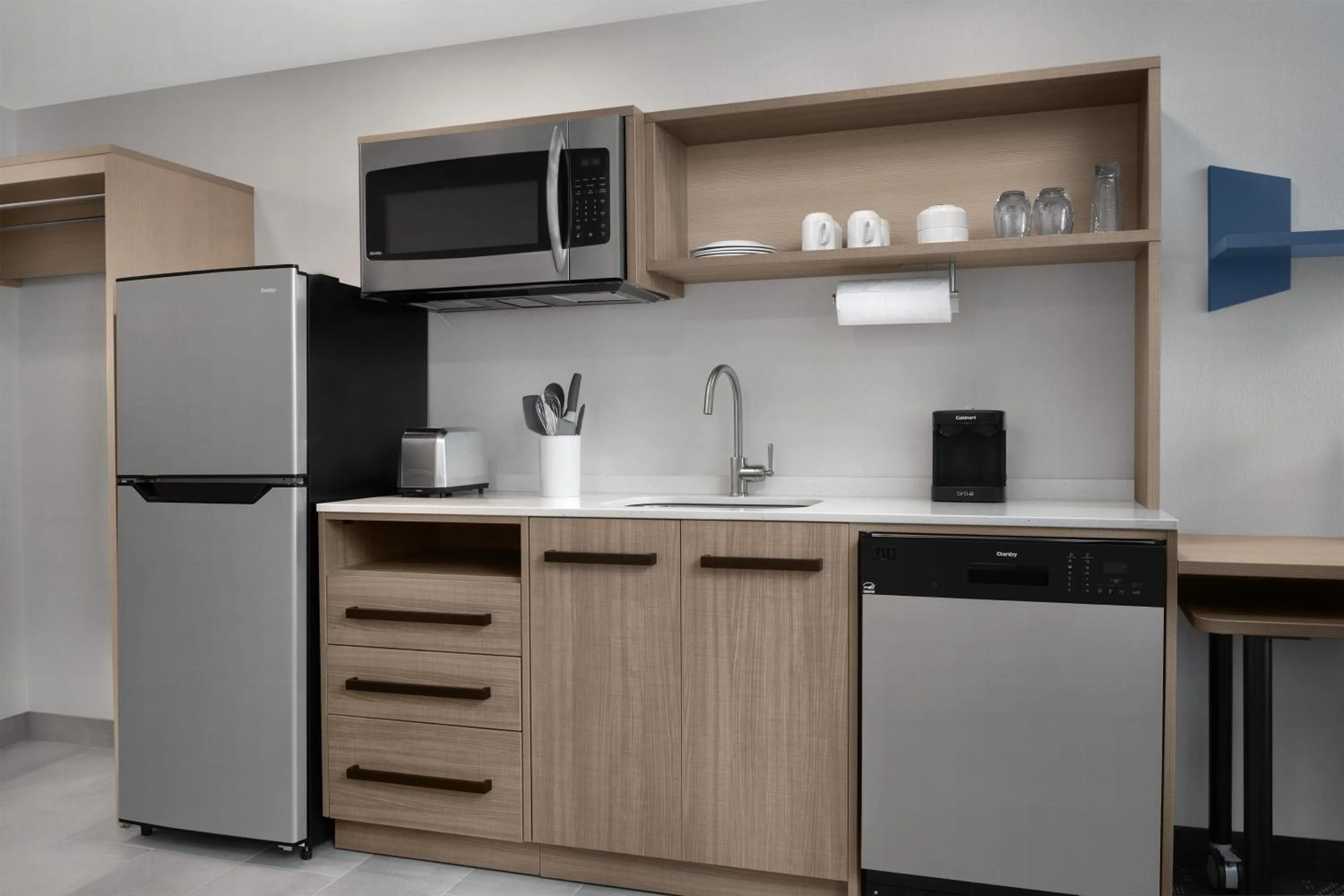 Kitchen or kitchenette in Home2 Suites By Hilton Syracuse Liverpool Airport Area