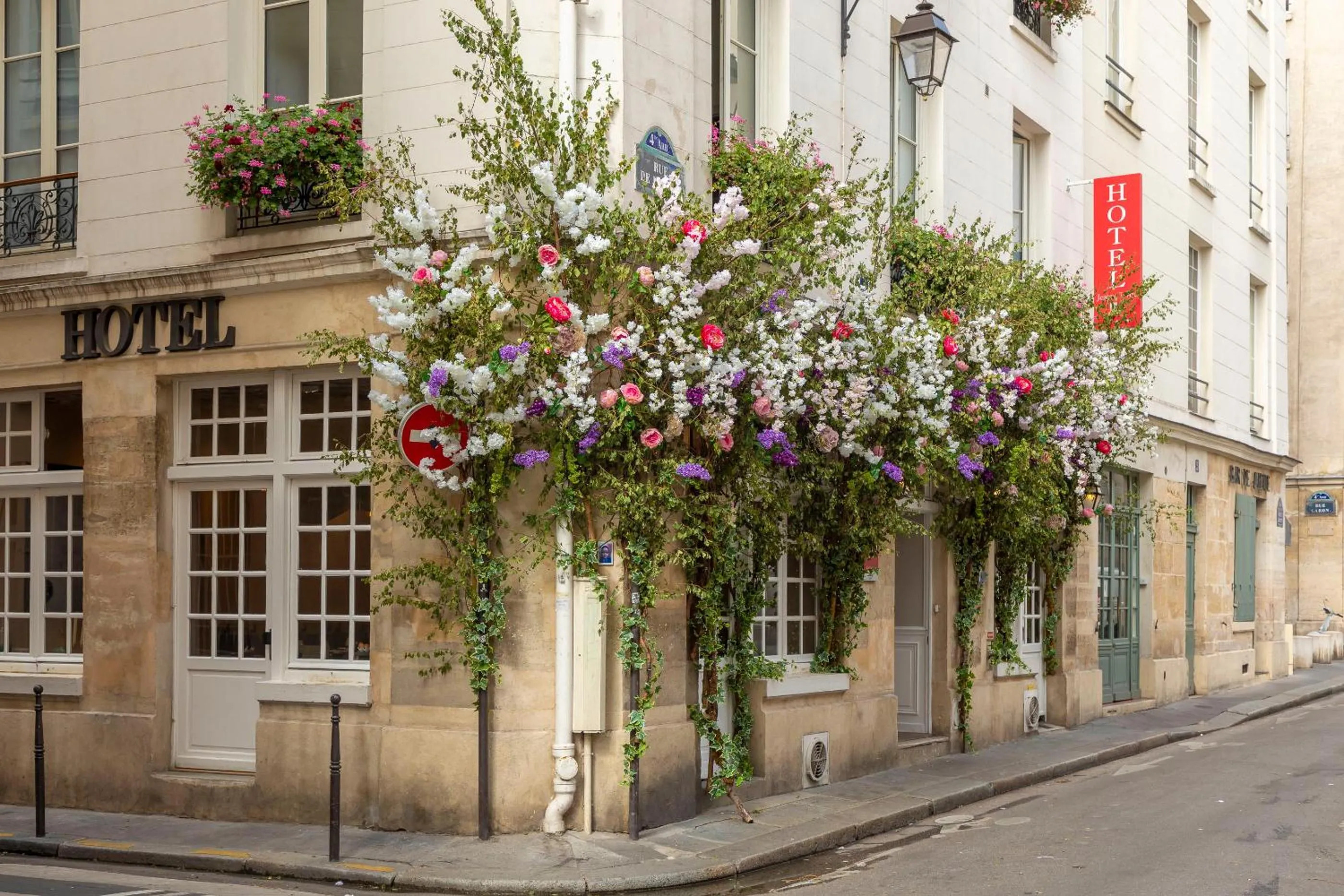 Facade/entrance in Hôtel Jeanne d'Arc Le Marais