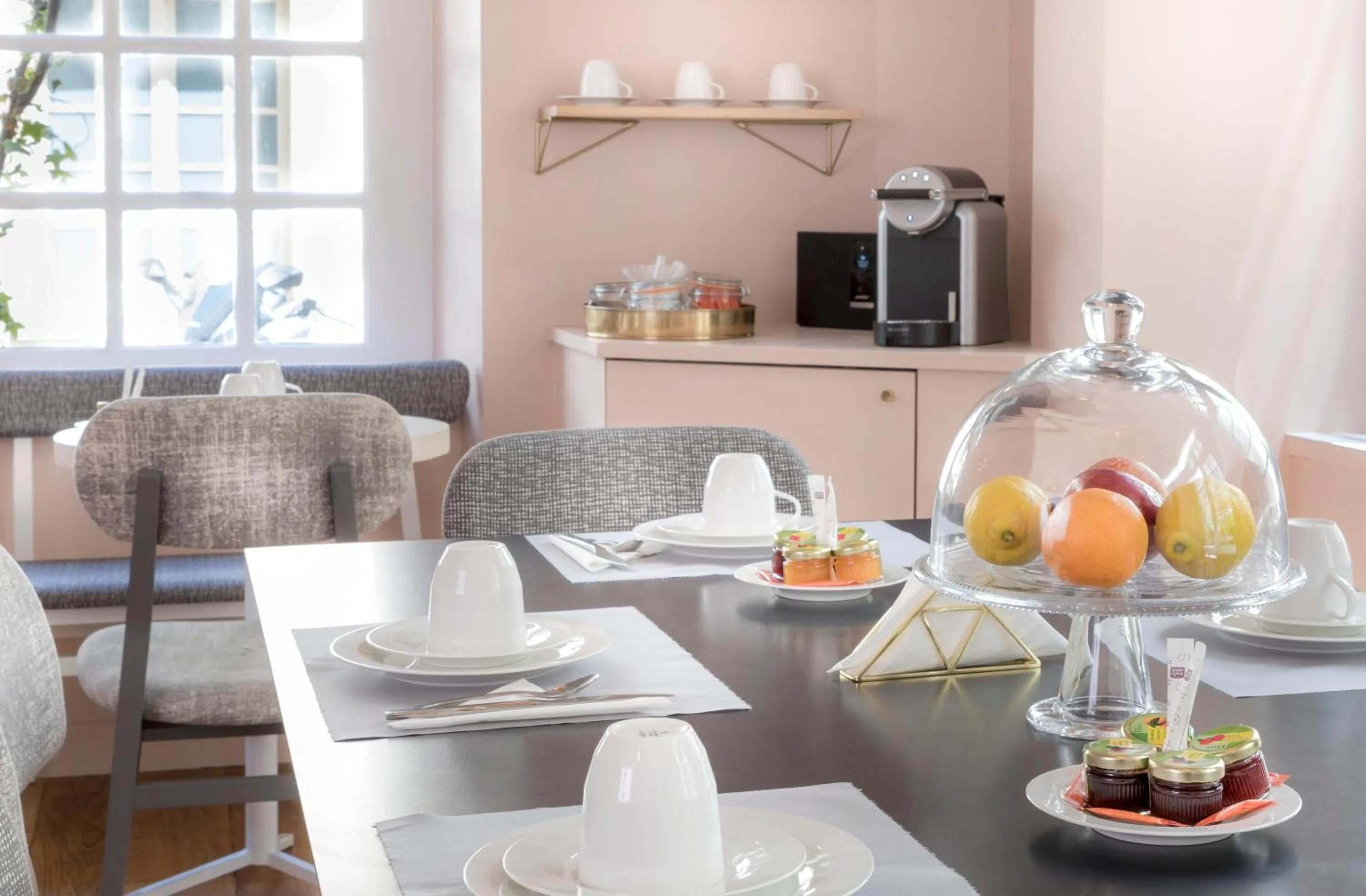 Breakfast in Hôtel Jeanne d'Arc Le Marais