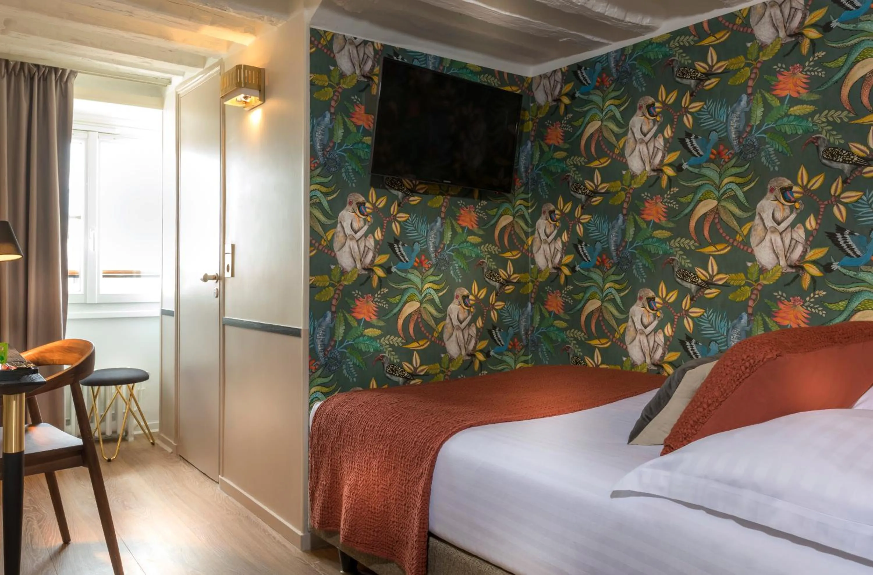 Photo of the whole room, Bed in Hôtel Jeanne d'Arc Le Marais