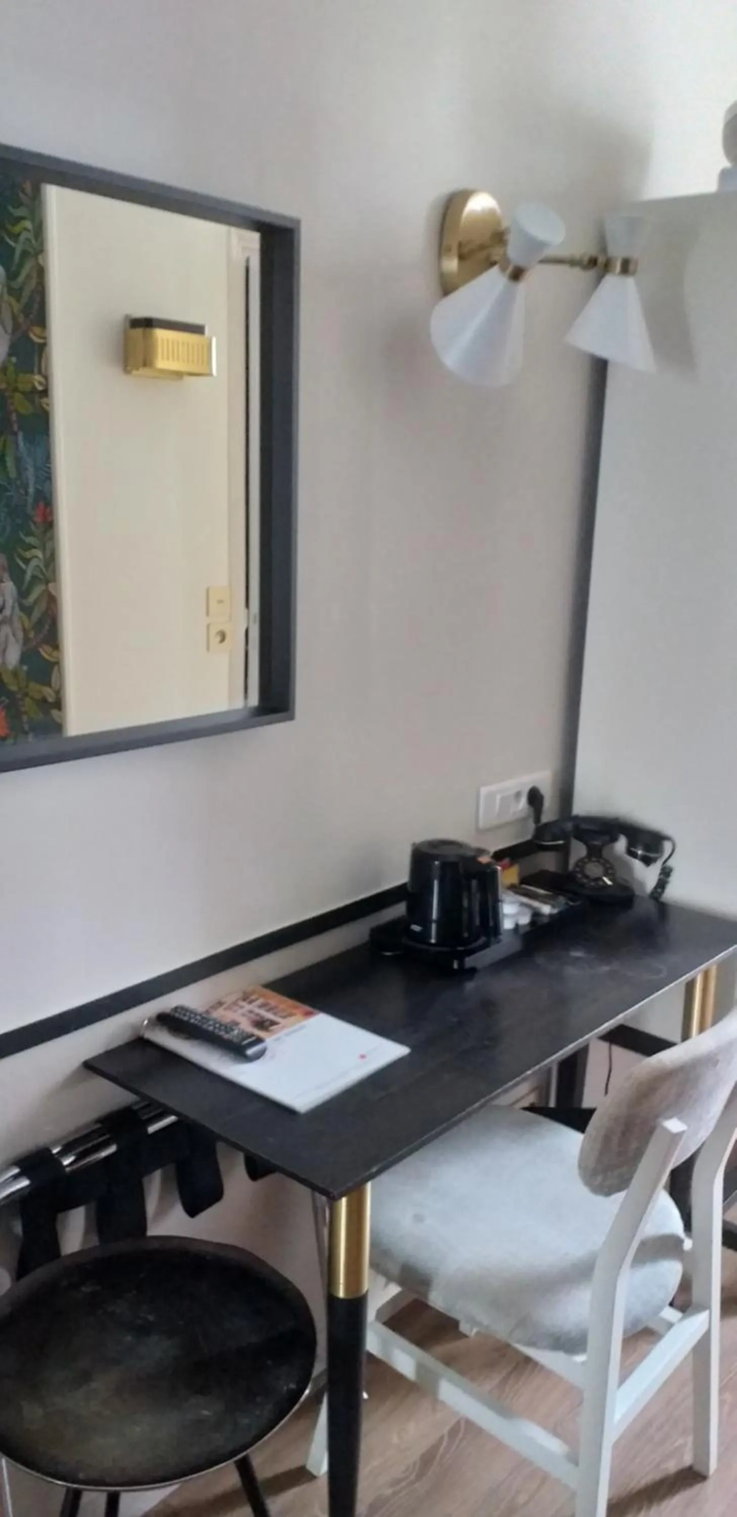 hair dresser in Hôtel Jeanne d'Arc Le Marais