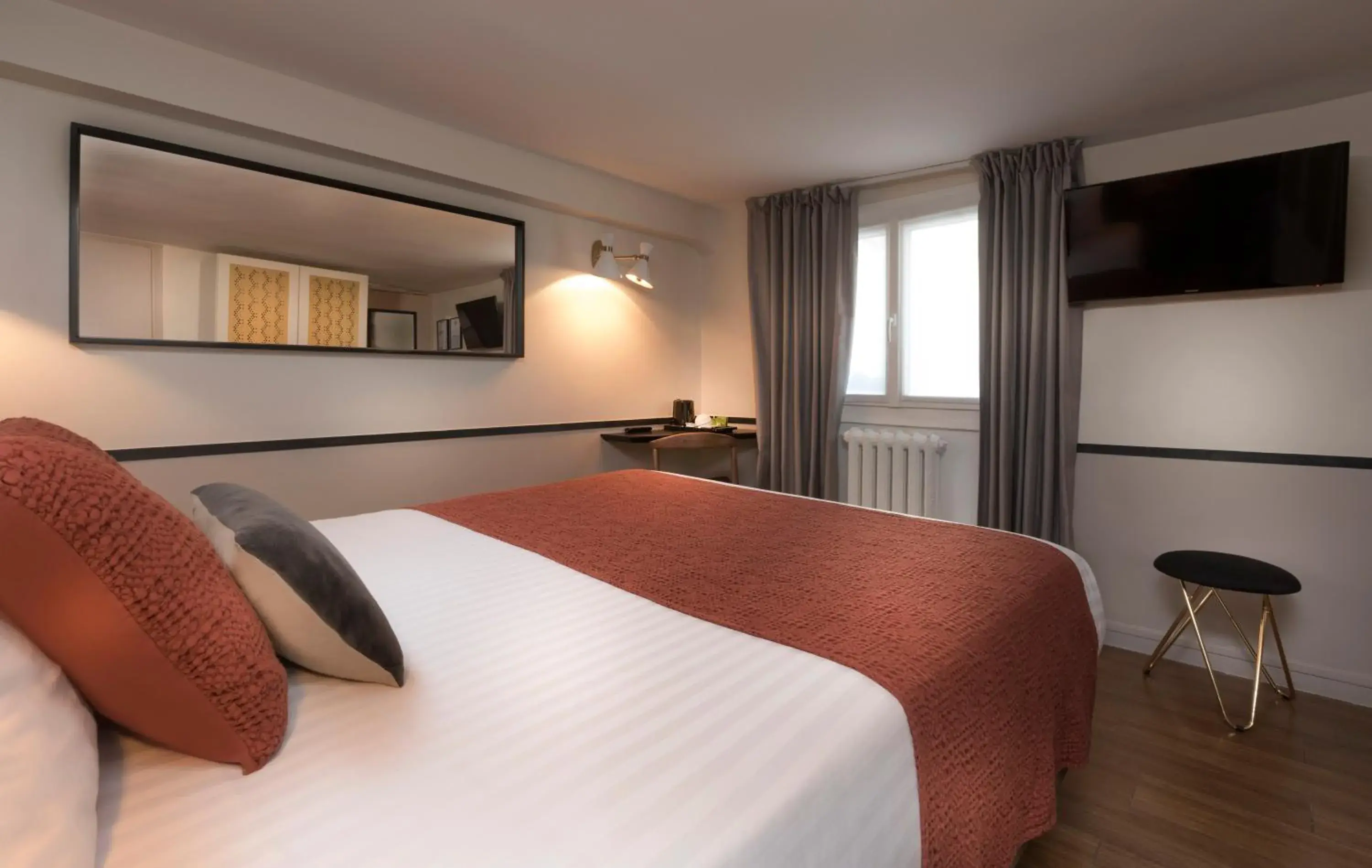 Standard Double Room Court View in Hôtel Jeanne d'Arc Le Marais Standard Double Room Court View in Hôtel Jeanne d'Arc Le Marais