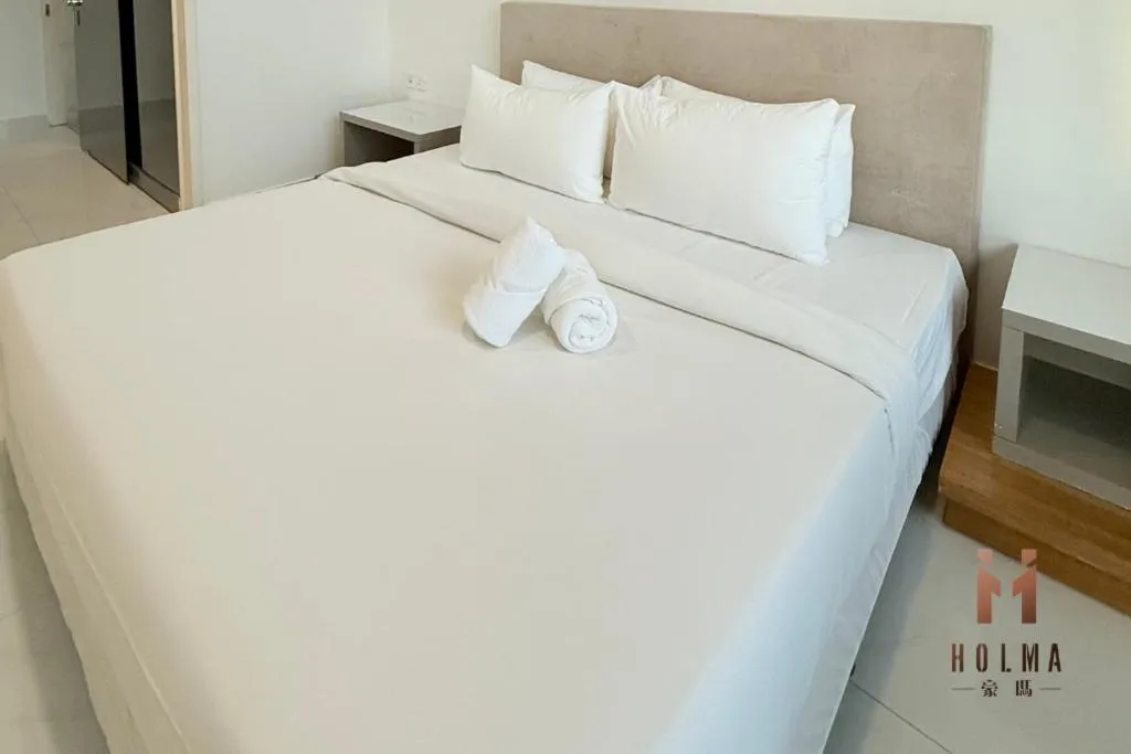 Bed in The Platinum KLCC by Holma