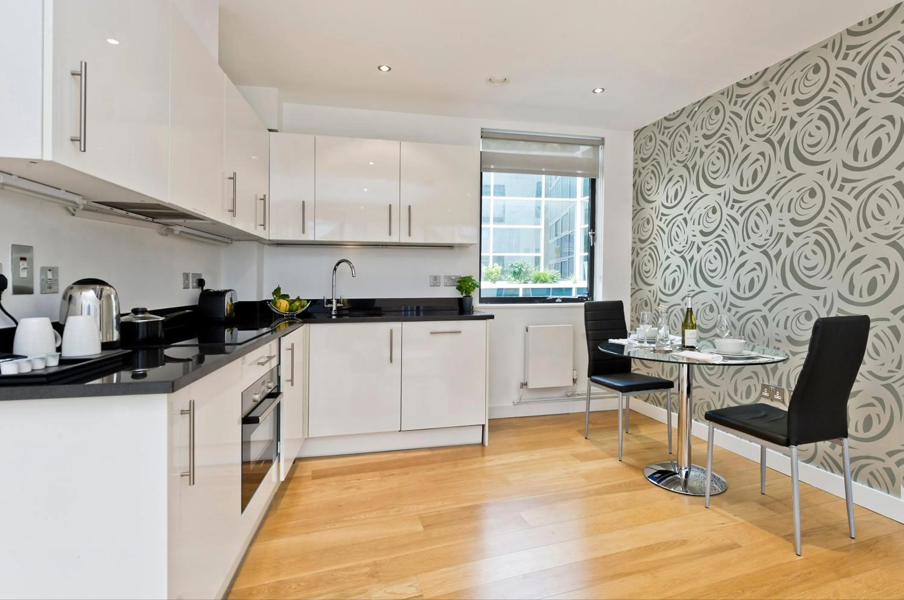 Kitchen or kitchenette in Red Lion Court by City2Stay