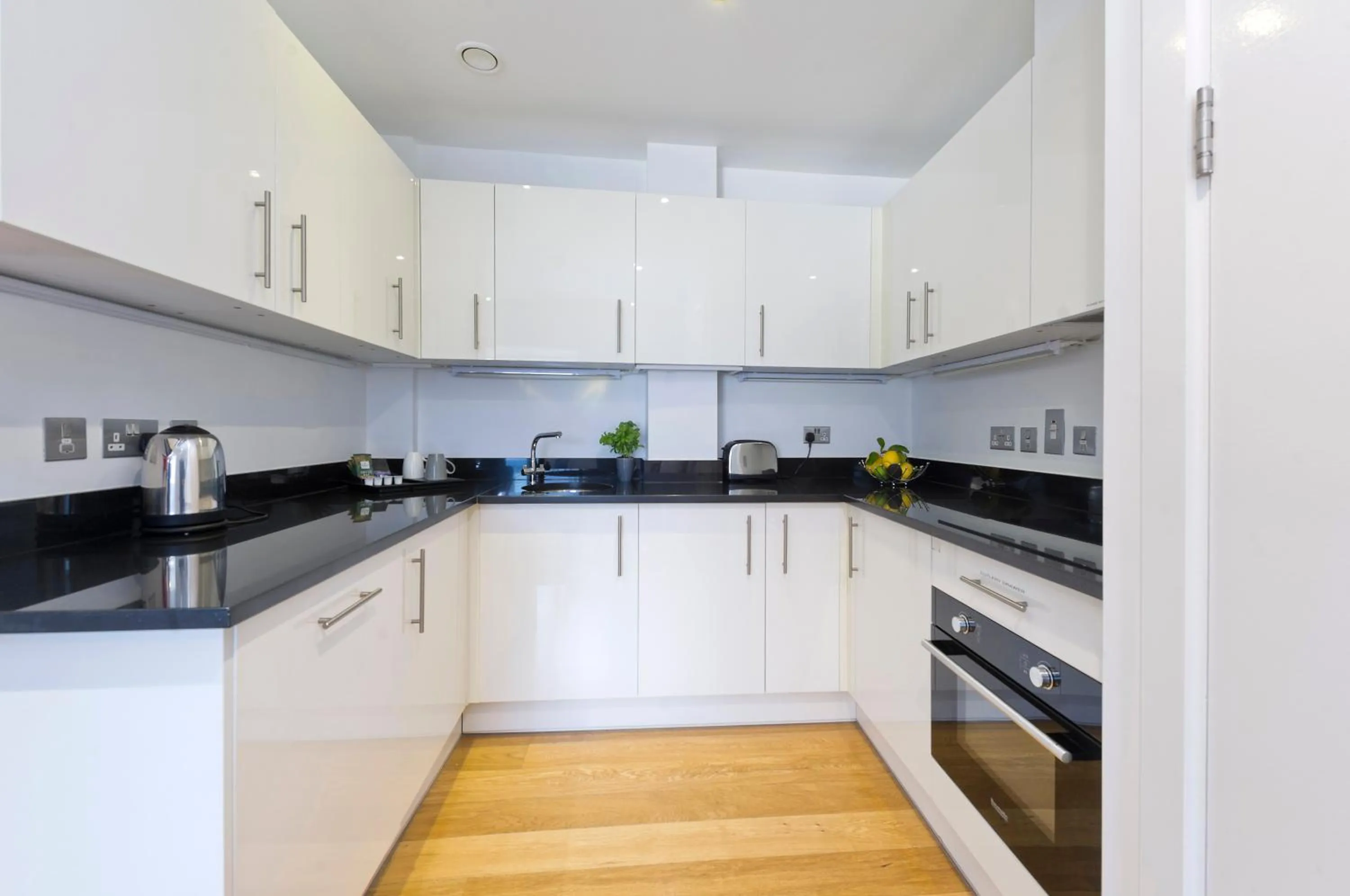 Kitchen or kitchenette in Red Lion Court by City2Stay