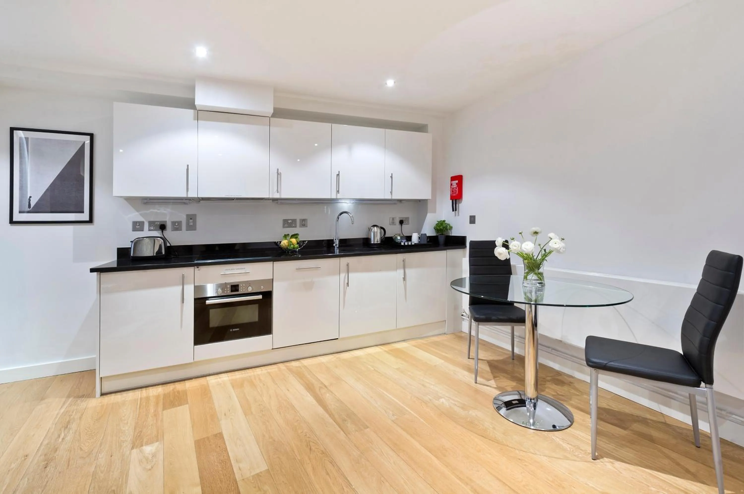 Kitchen or kitchenette in Red Lion Court by City2Stay