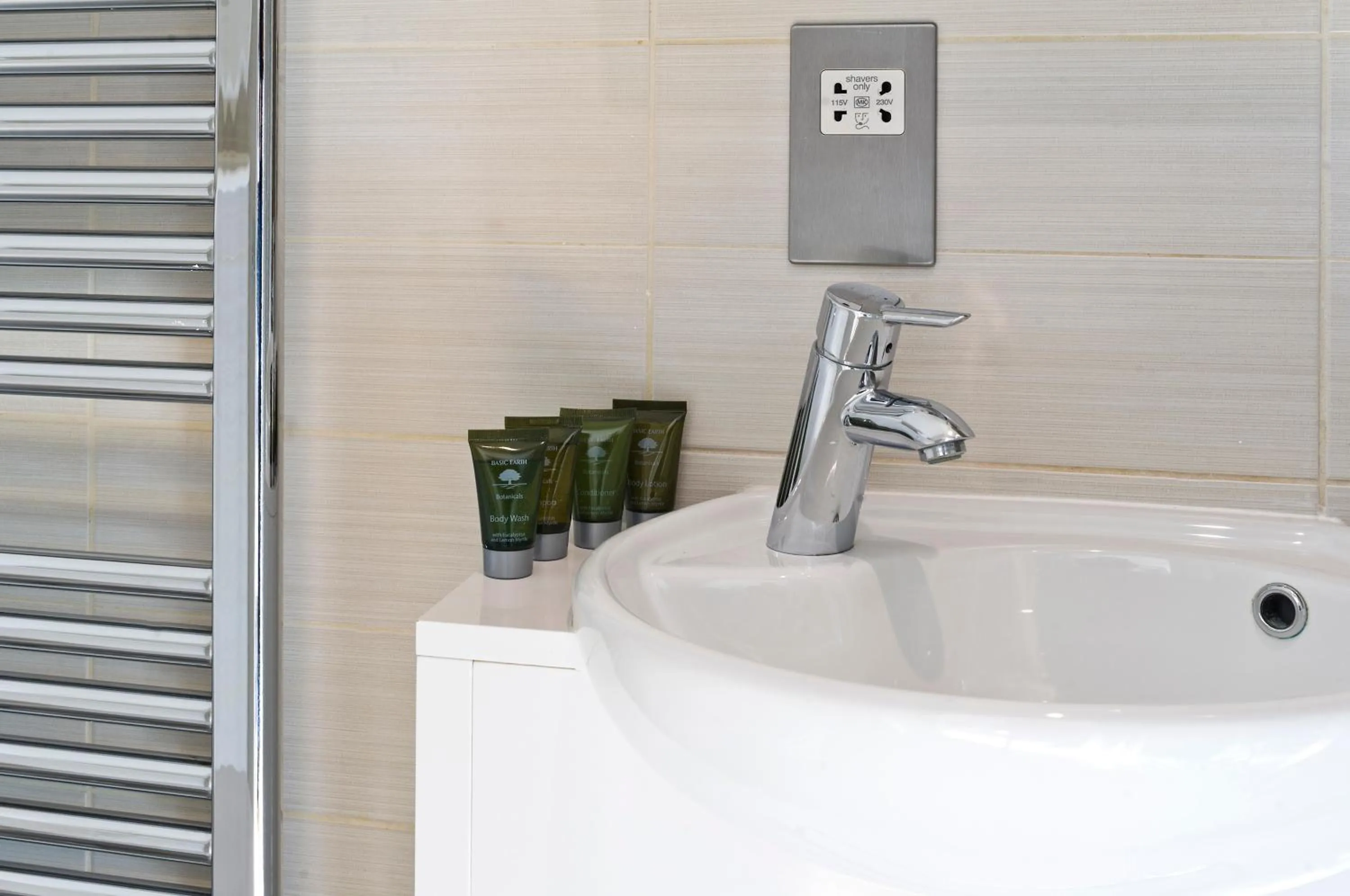 Bathroom in Red Lion Court by City2Stay