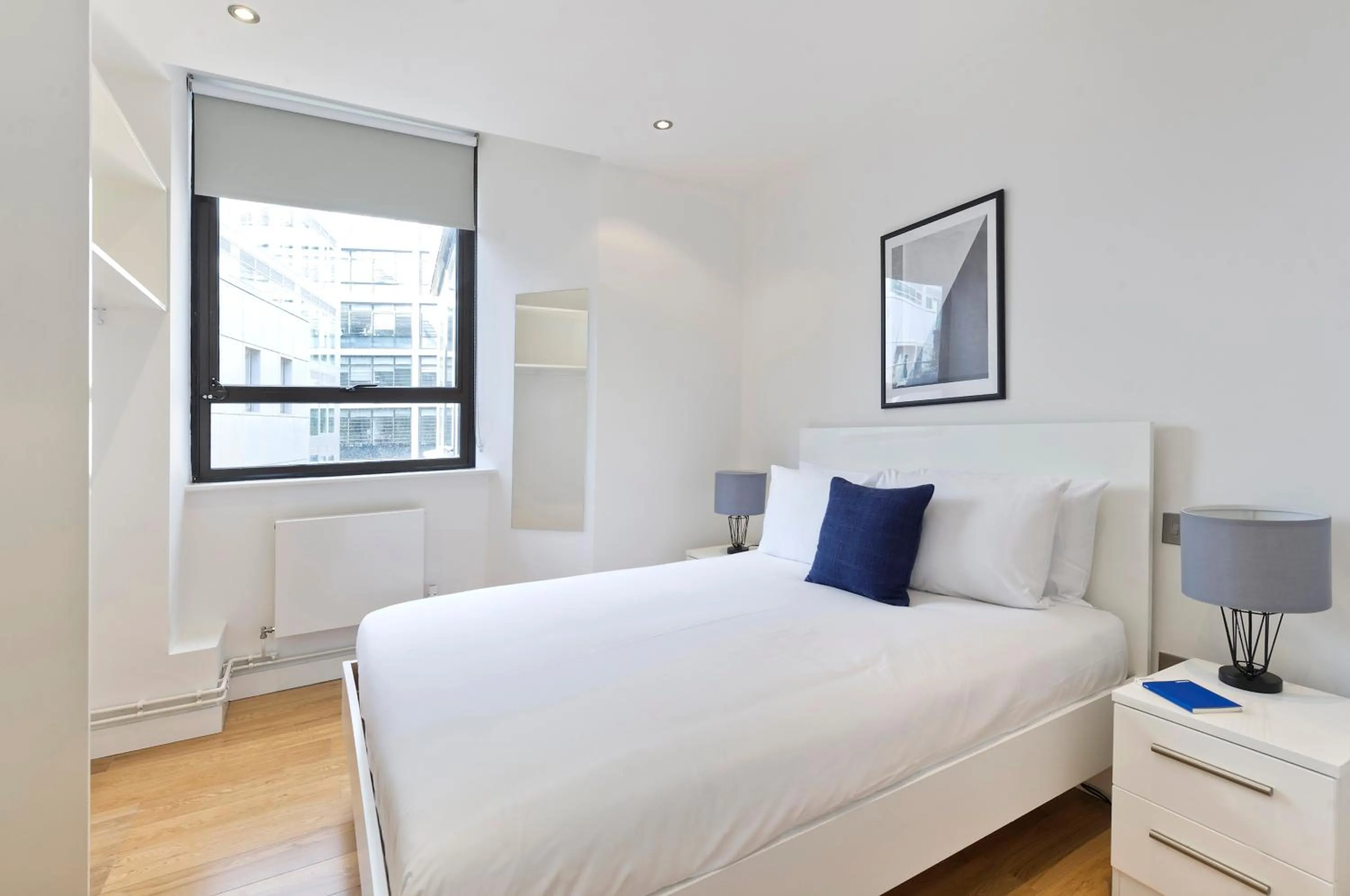 Bedroom, Bed in Red Lion Court by City2Stay