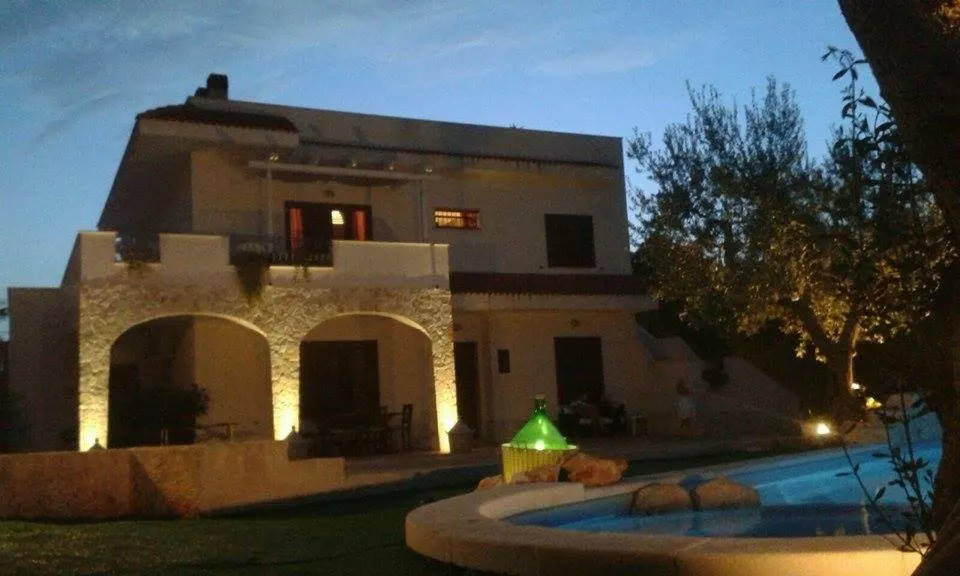 Facade/entrance in B&B Villa Nonna Maria