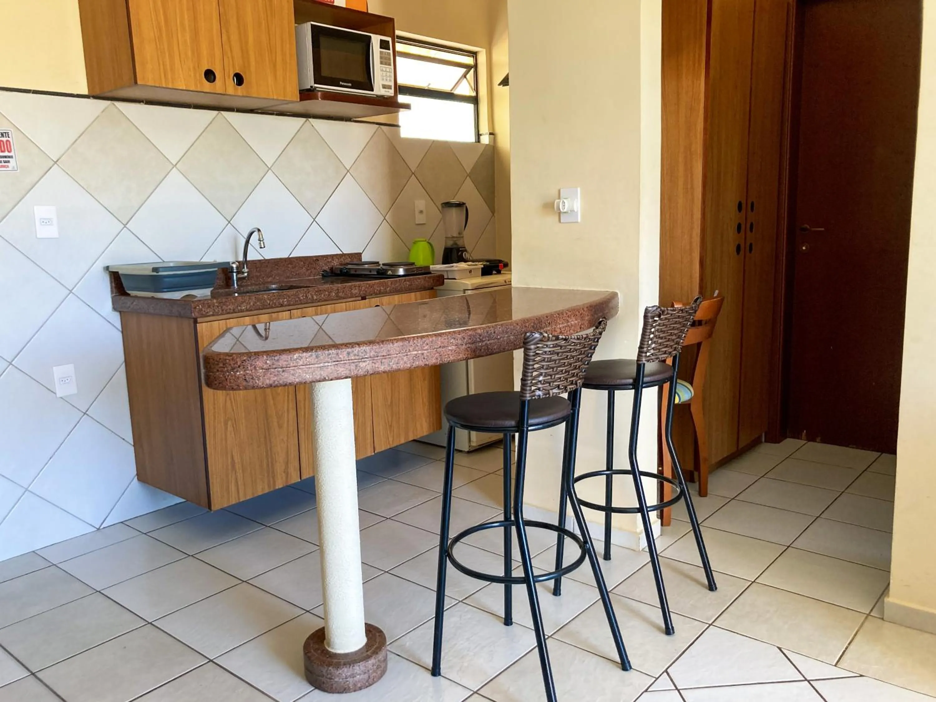 Kitchen or kitchenette in Vilamar Suítes
