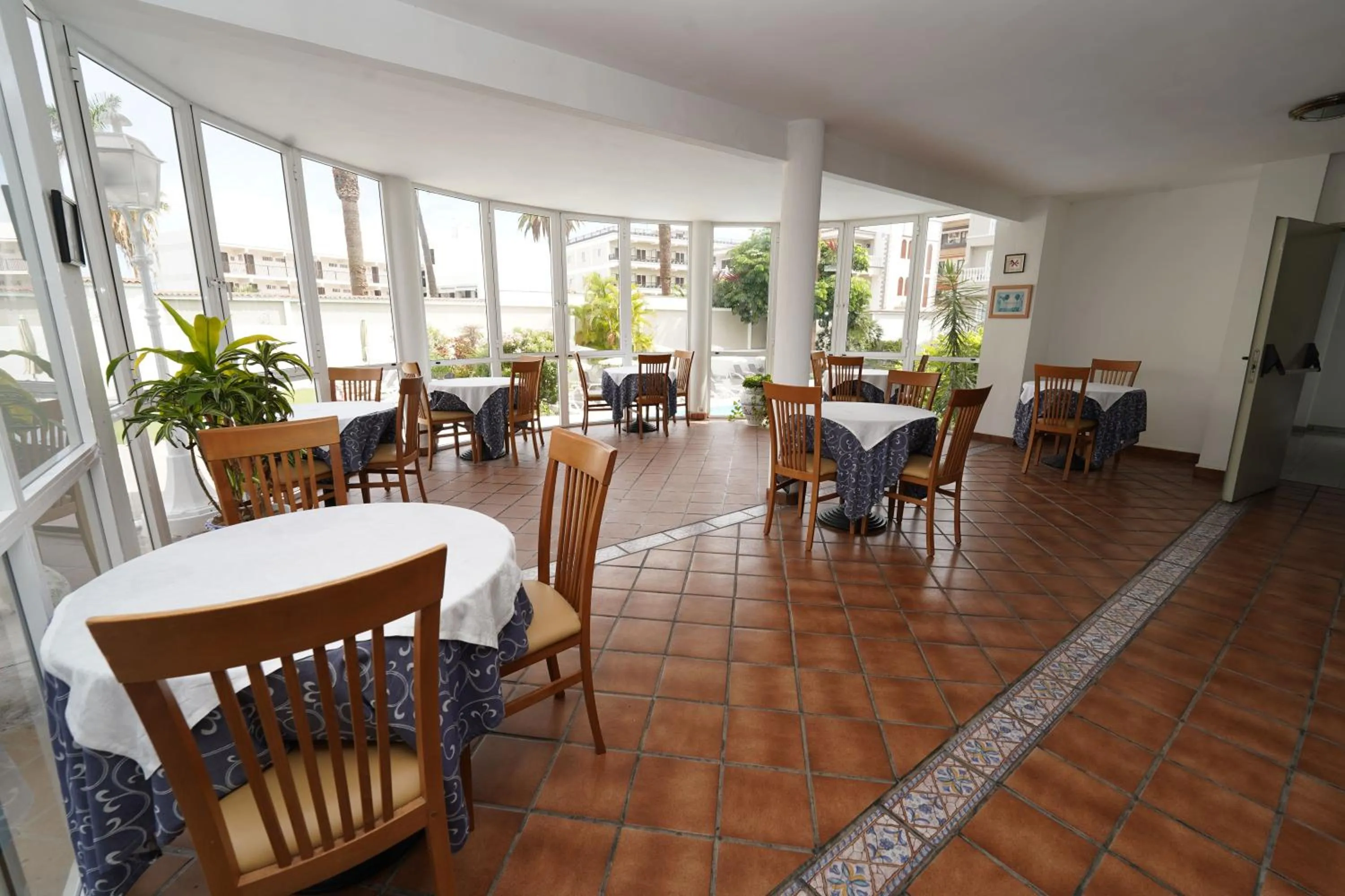 Restaurant/places to eat in Hotel RF San Borondon