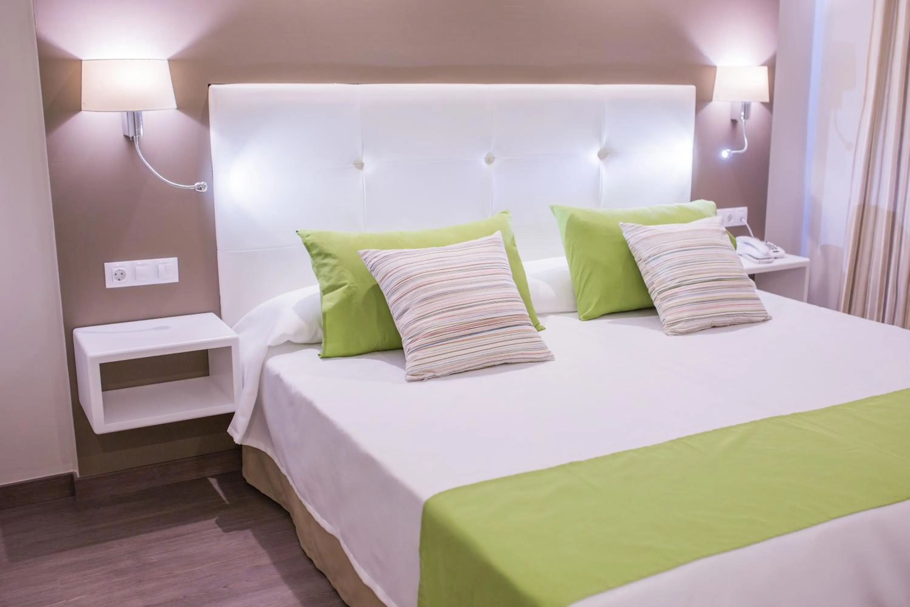 Photo of the whole room, Bed in Hotel RF San Borondon